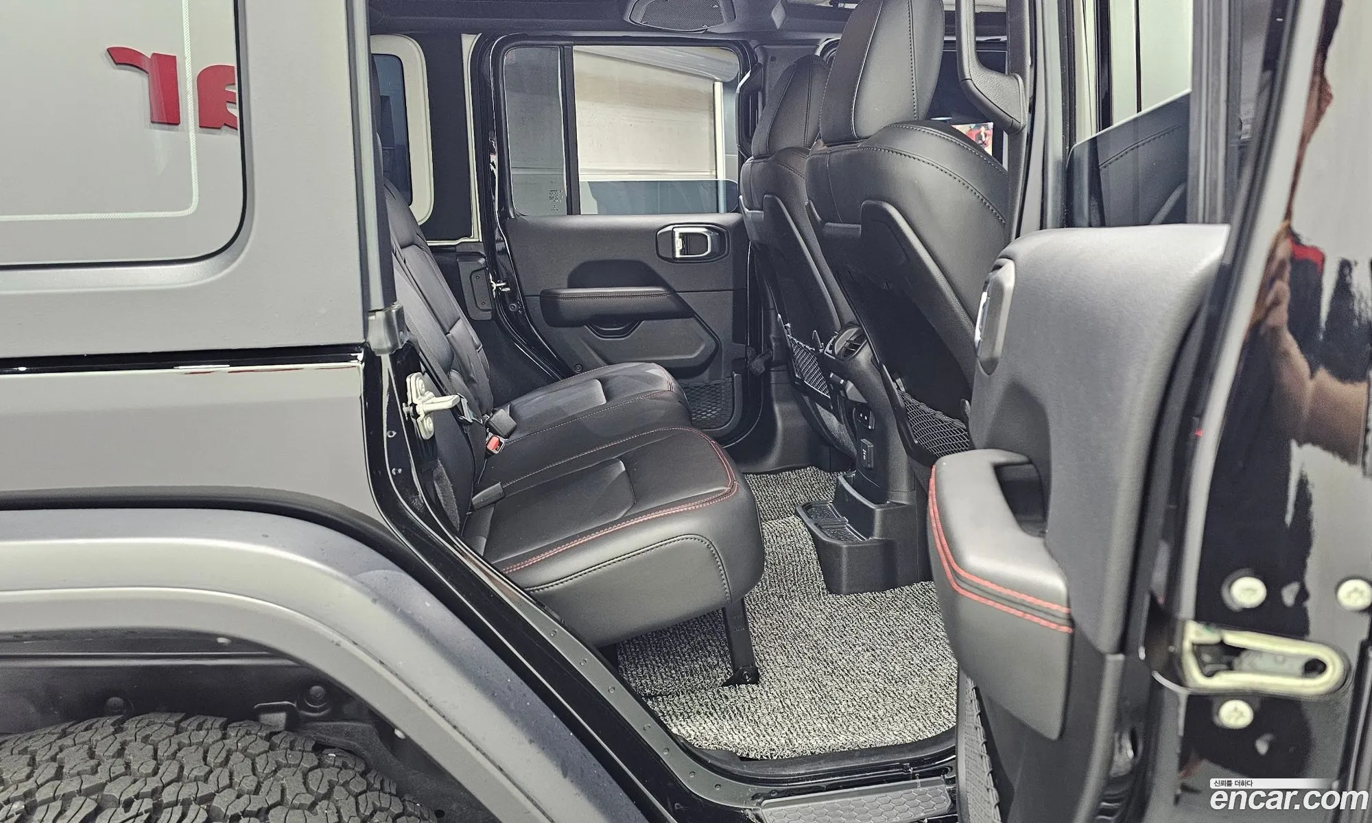 Jeep Wrangler 2024 — 28
