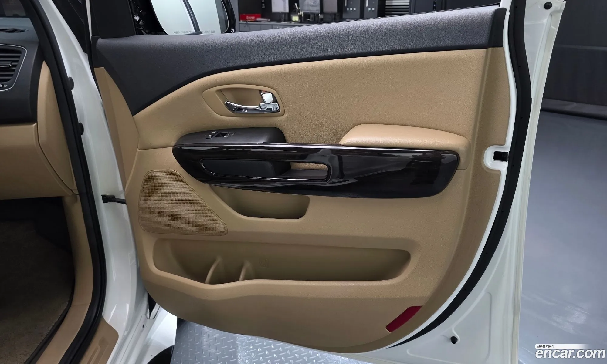 Kia Carnival 2016 KNAMB81ABGS226505 — 11