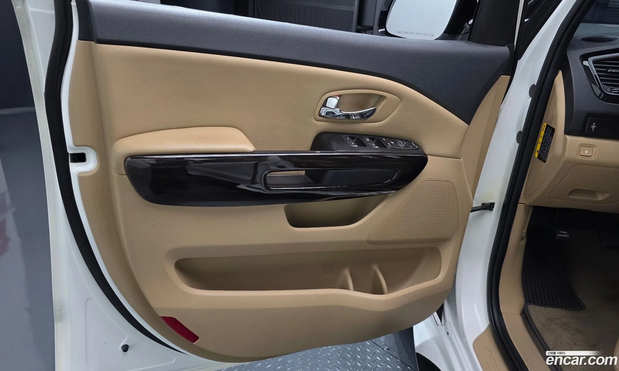 Kia Carnival 2016 KNAMB81ABGS226505 — 20