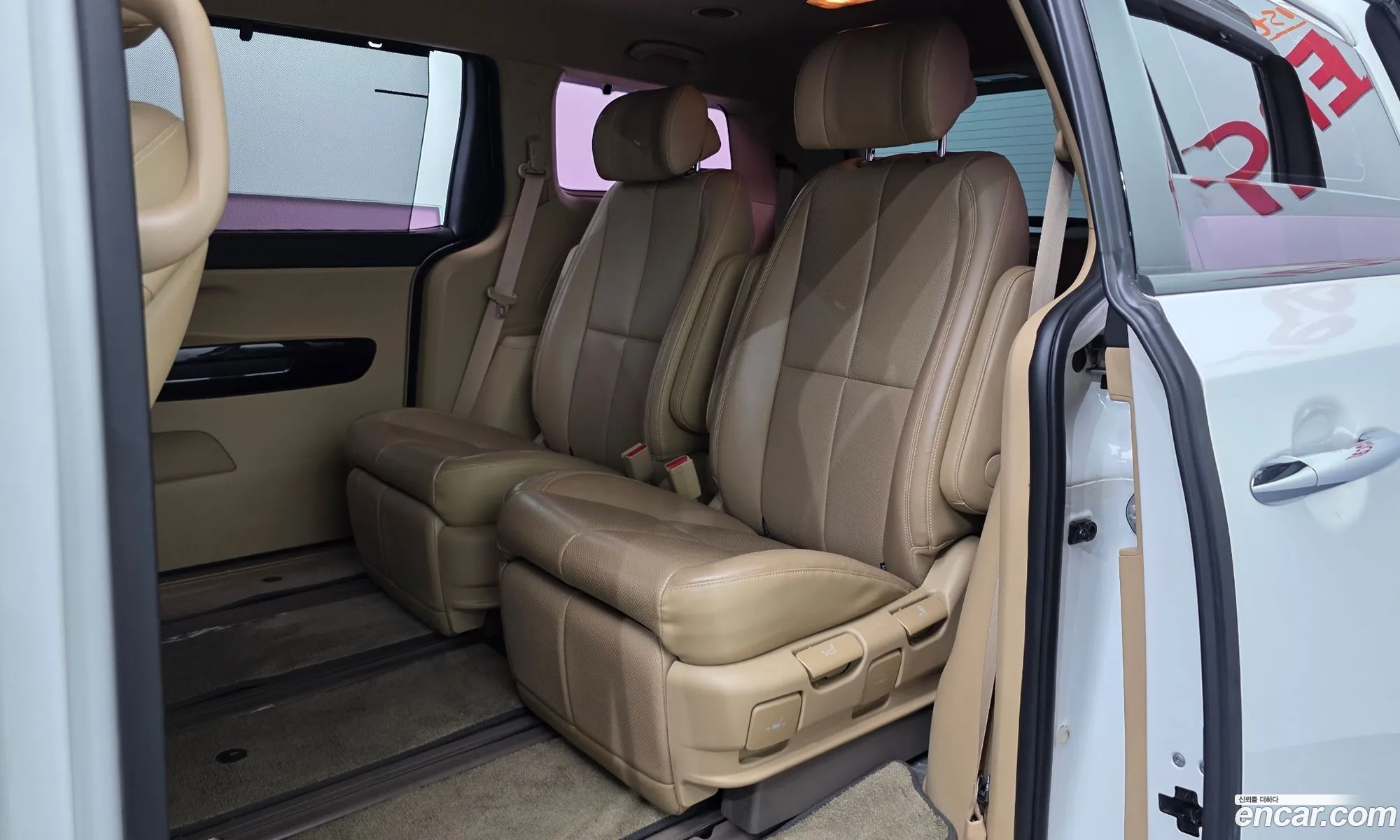 Kia Carnival 2016 KNAMB81ABGS226505 — 5