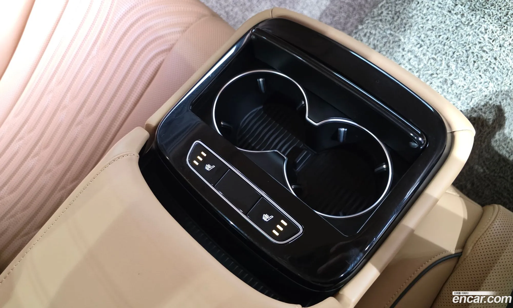 Genesis G80 2021 KMTGB41CBNU095826 — 9