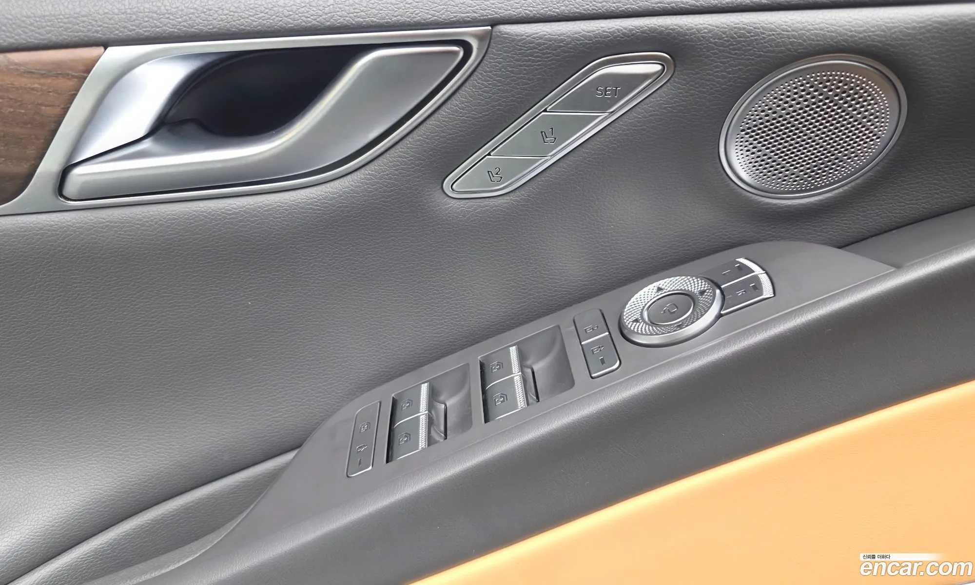 Genesis G80 2021 KMTGB41CBNU095826 — 5