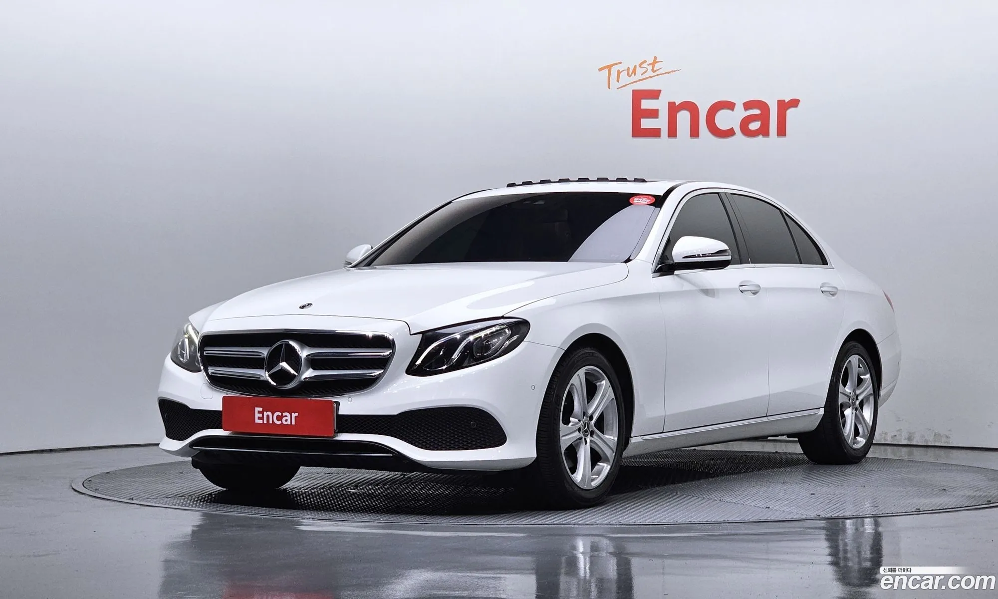 Mercedes-Benz E-Class W213 2018 — 28
