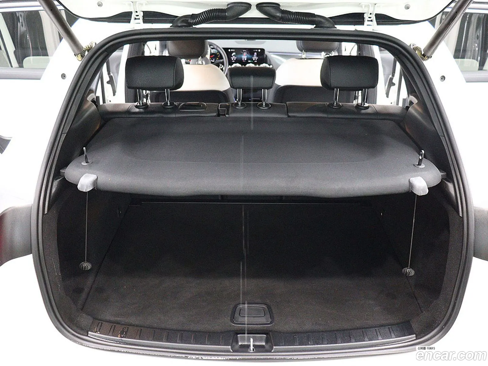 Mercedes-Benz GLA-Class H247 2023 — 8