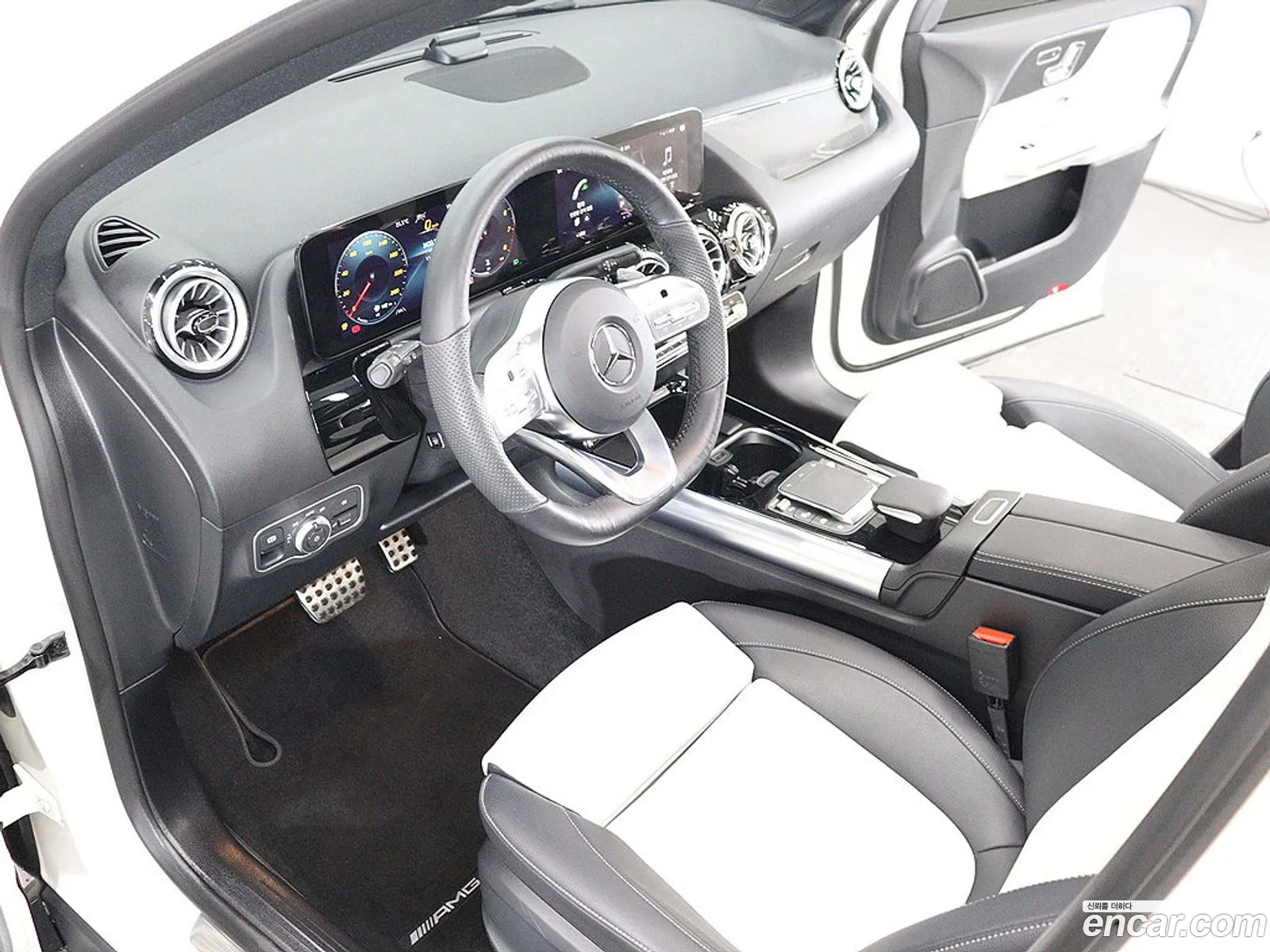 Mercedes-Benz GLA-Class H247 2023 — 11
