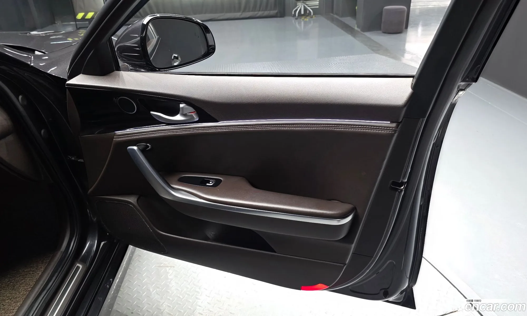 Kia Stinger 2017 KNAE351ABJS002222 — 3