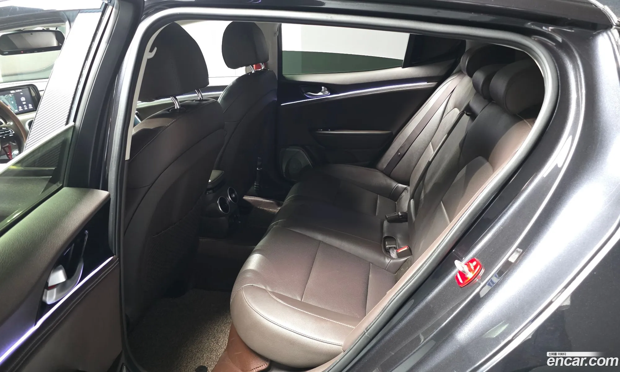 Kia Stinger 2017 KNAE351ABJS002222 — 13