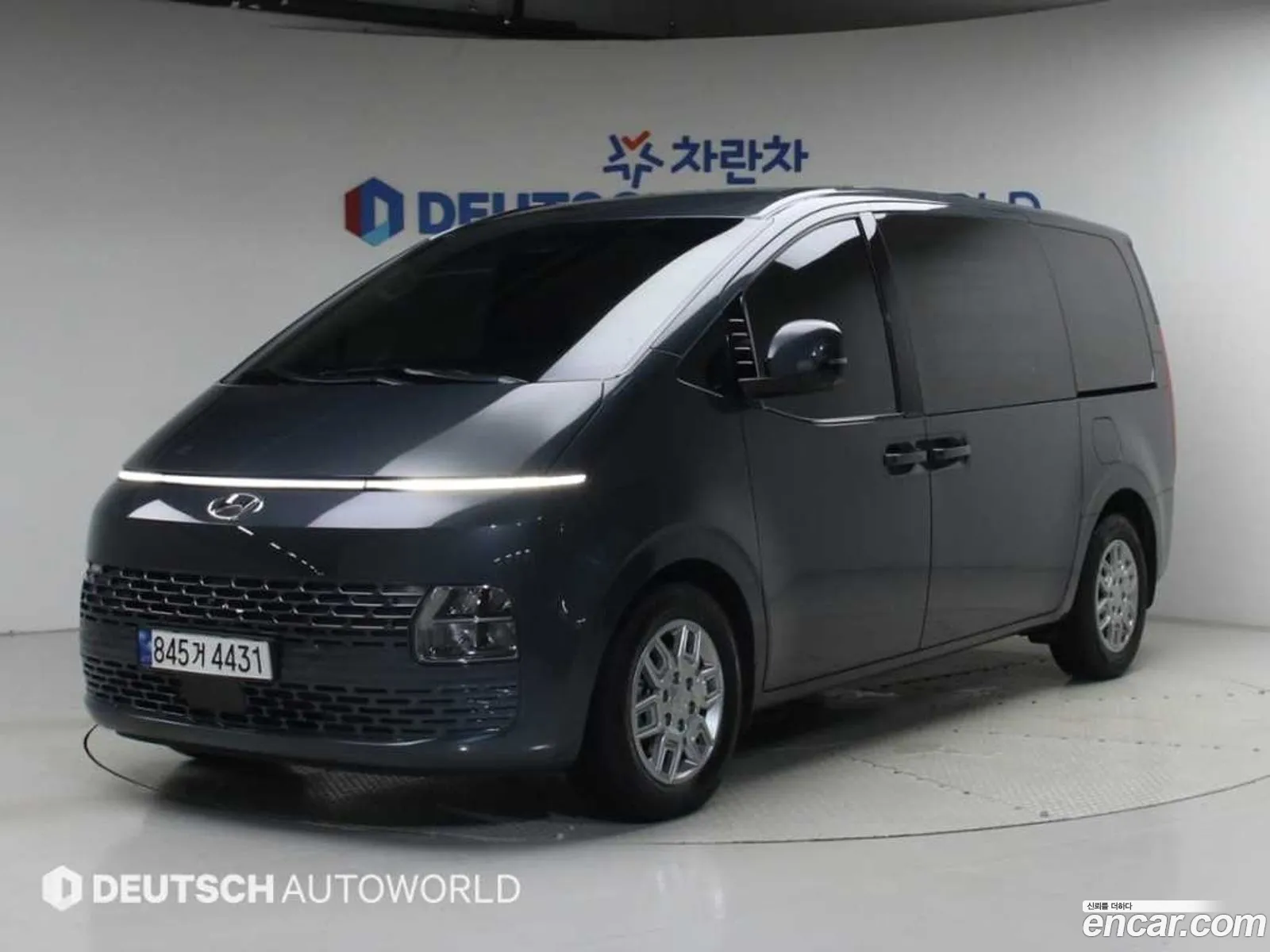 Hyundai Staria 2023 — 2