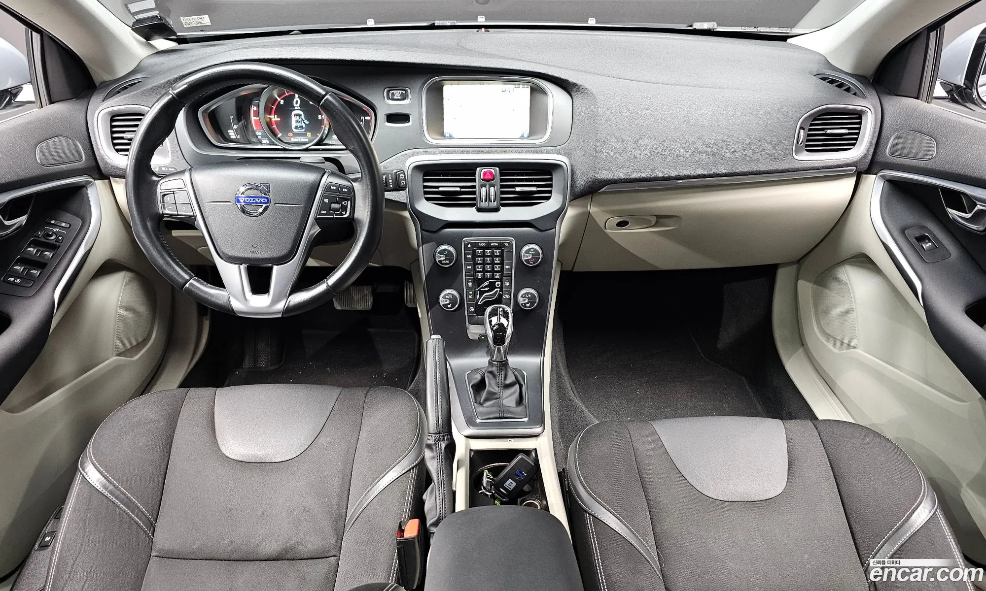Volvo V40 2014 — 19