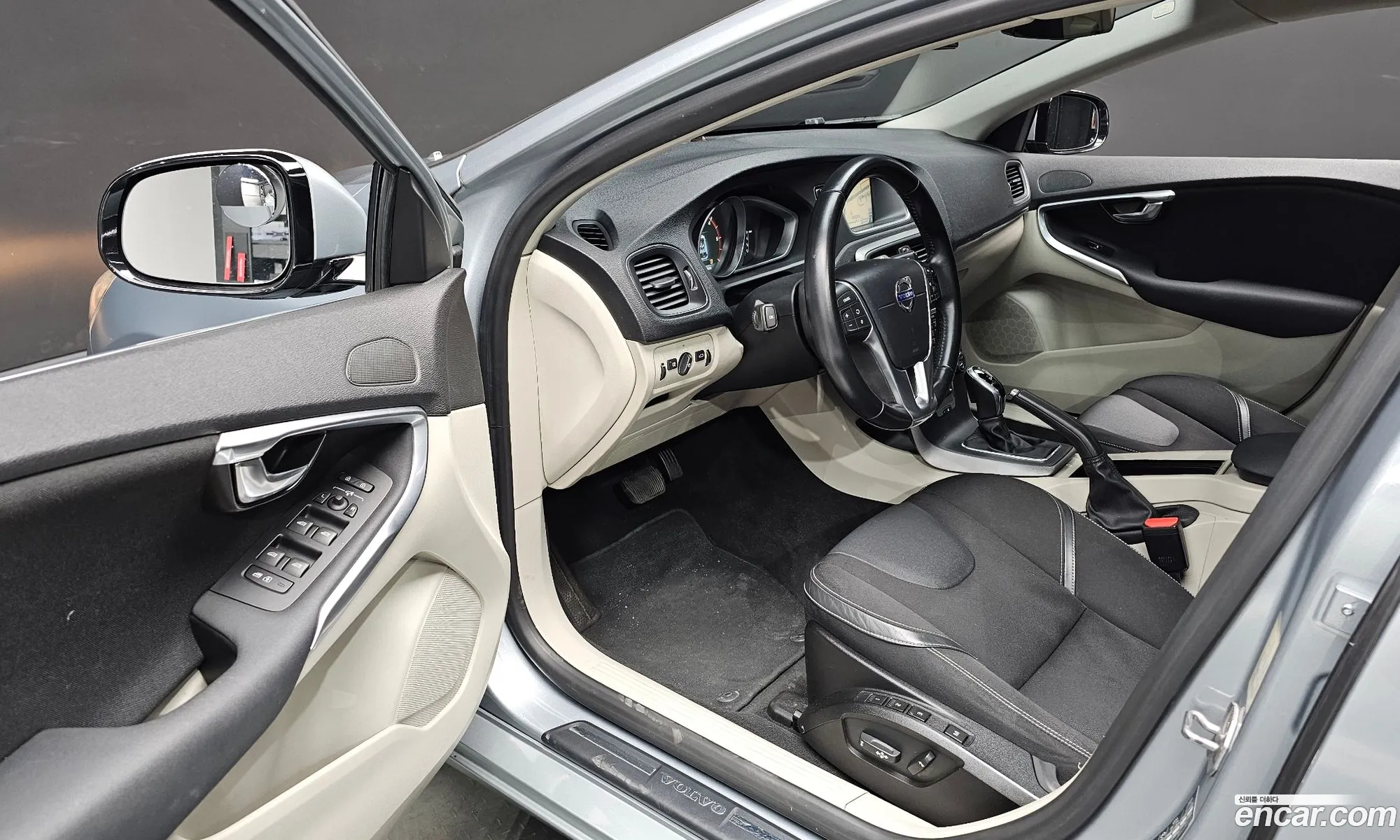 Volvo V40 2014 — 3