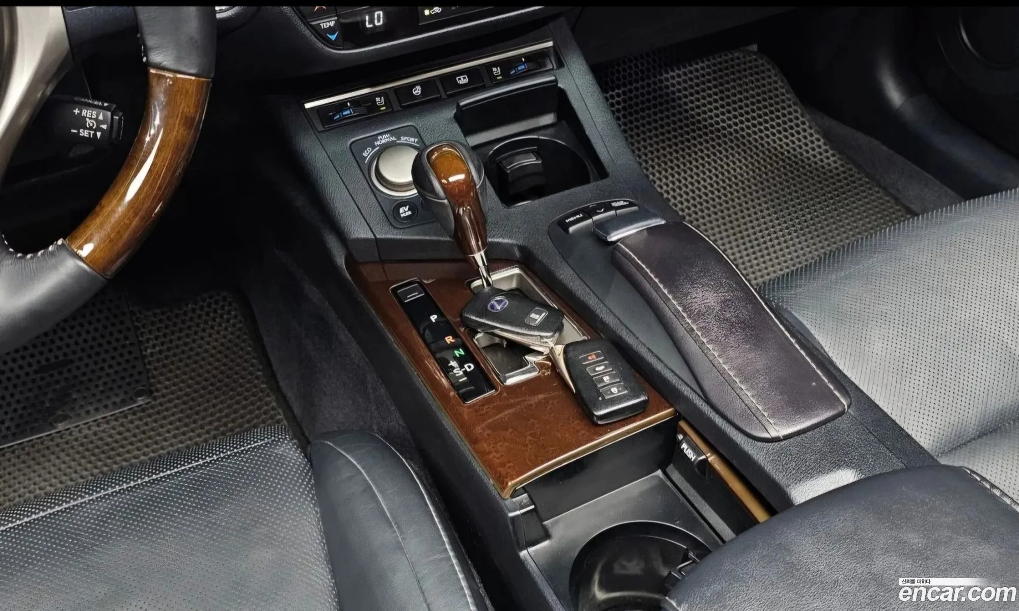 Lexus ES300h 2013 — 16