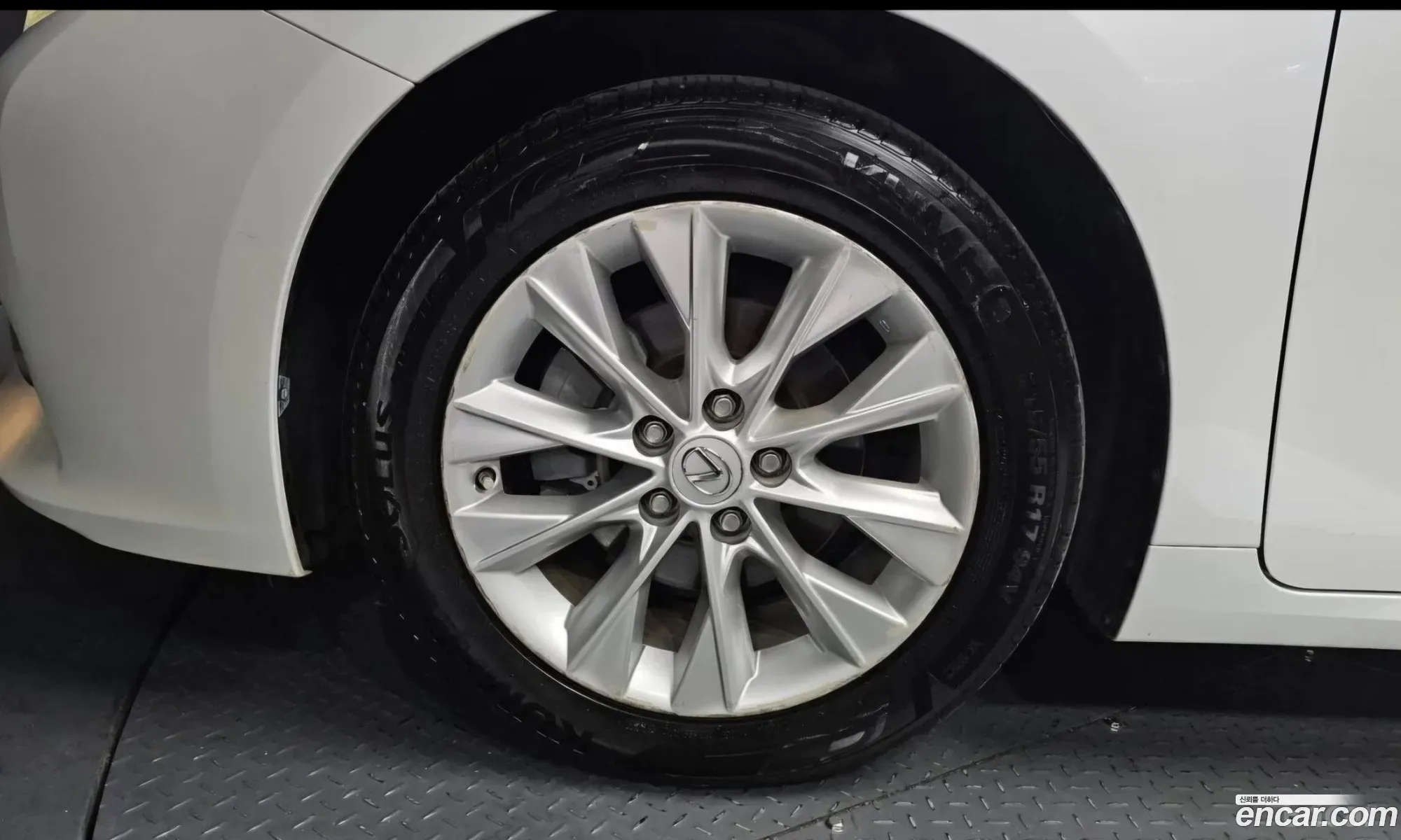 Lexus ES300h 2013 — 12