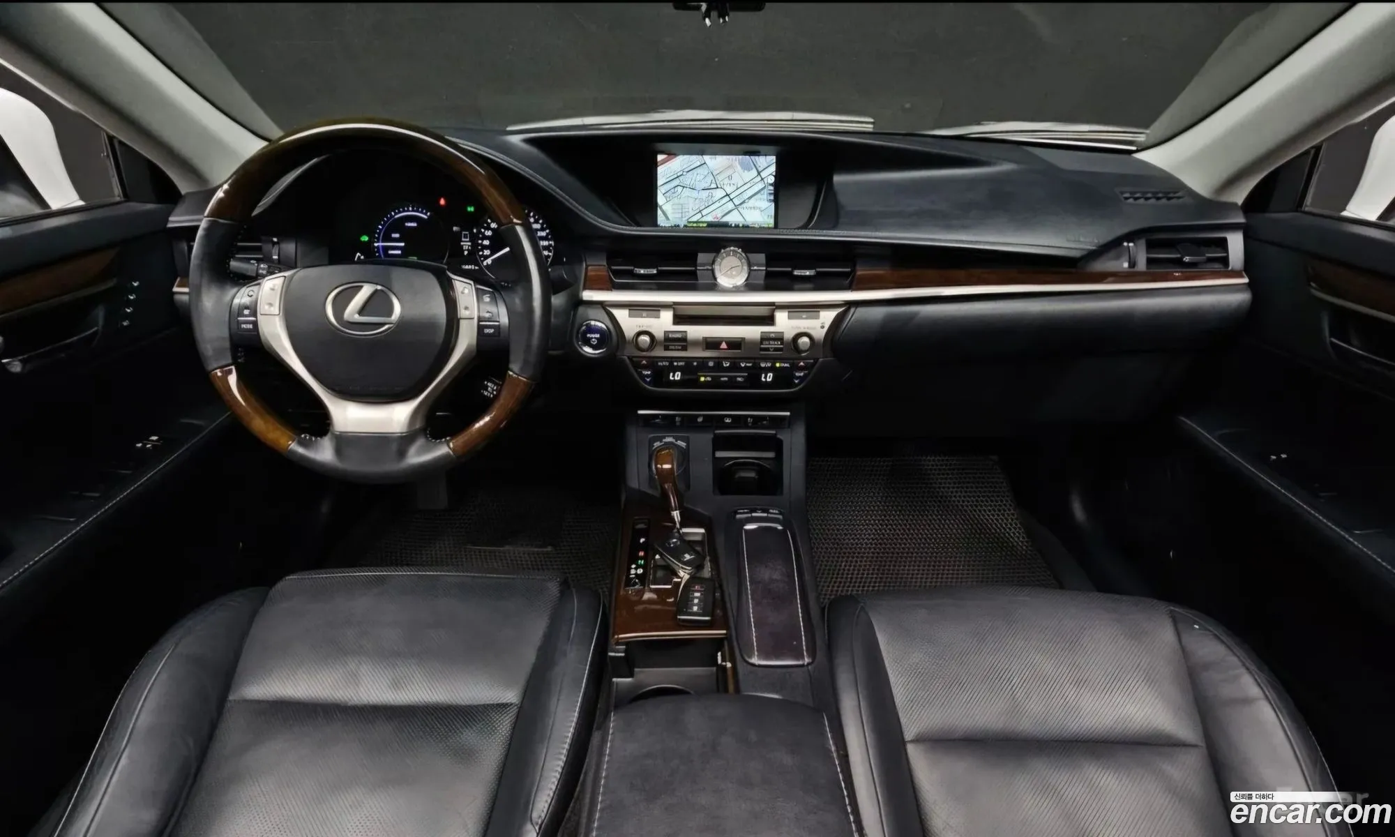 Lexus ES300h 2013 — 13