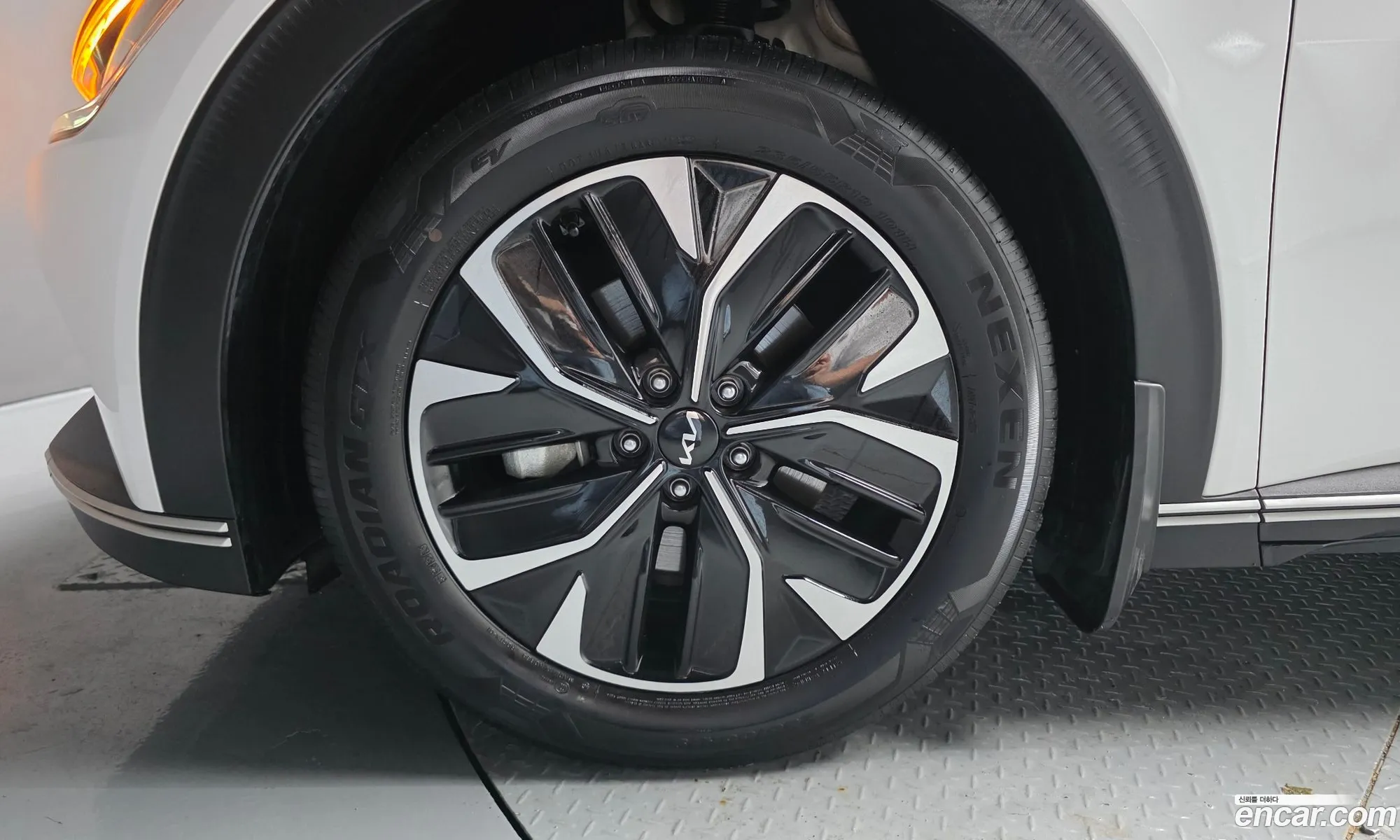 Kia EV6 2022 KNAC281AFNA074441 — 3