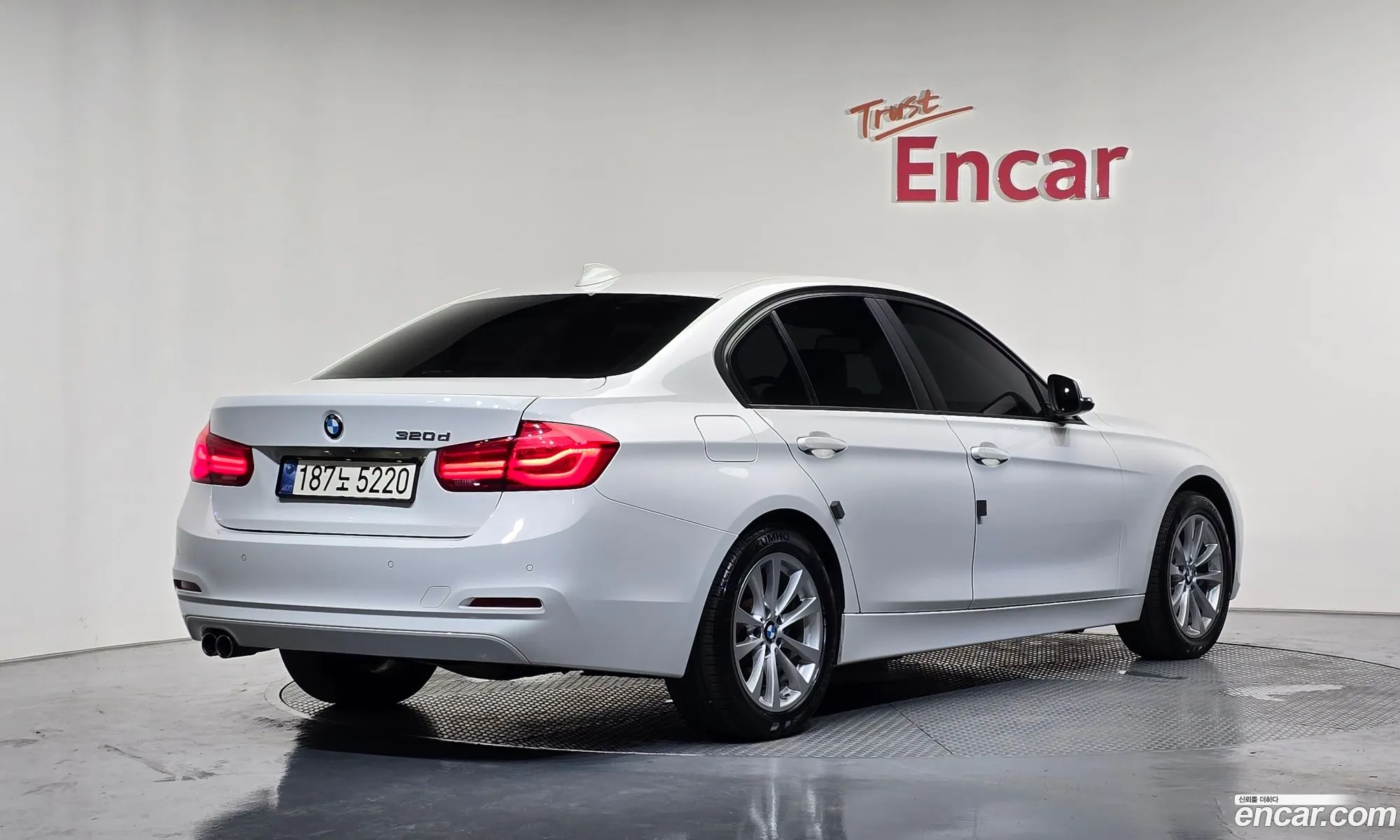 BMW 3 Series 2018 WBA8C5100JK737109 — 2