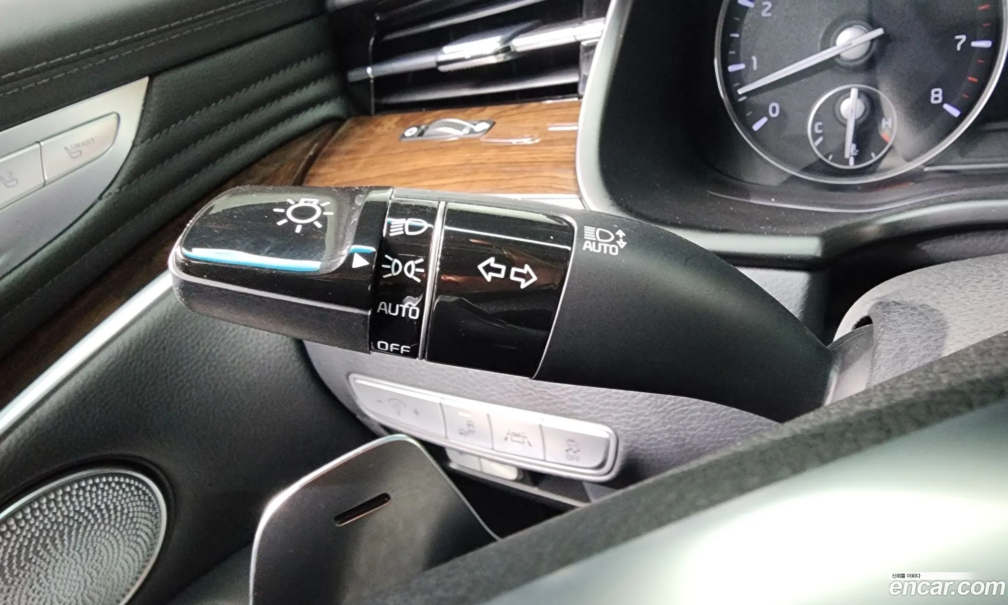 Kia The K9 2019 KNAS2418DLS019157 — 32