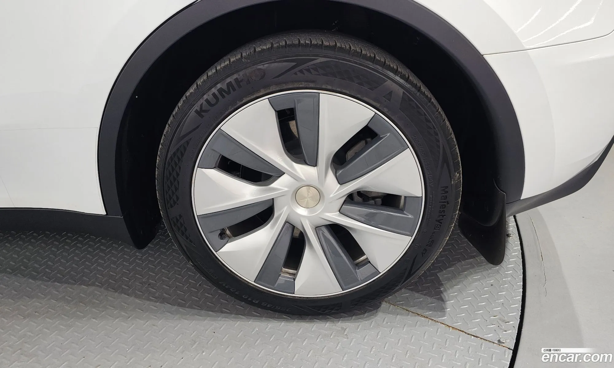 Tesla Model Y 2024 LRWYGCFS3RC415332 — 22
