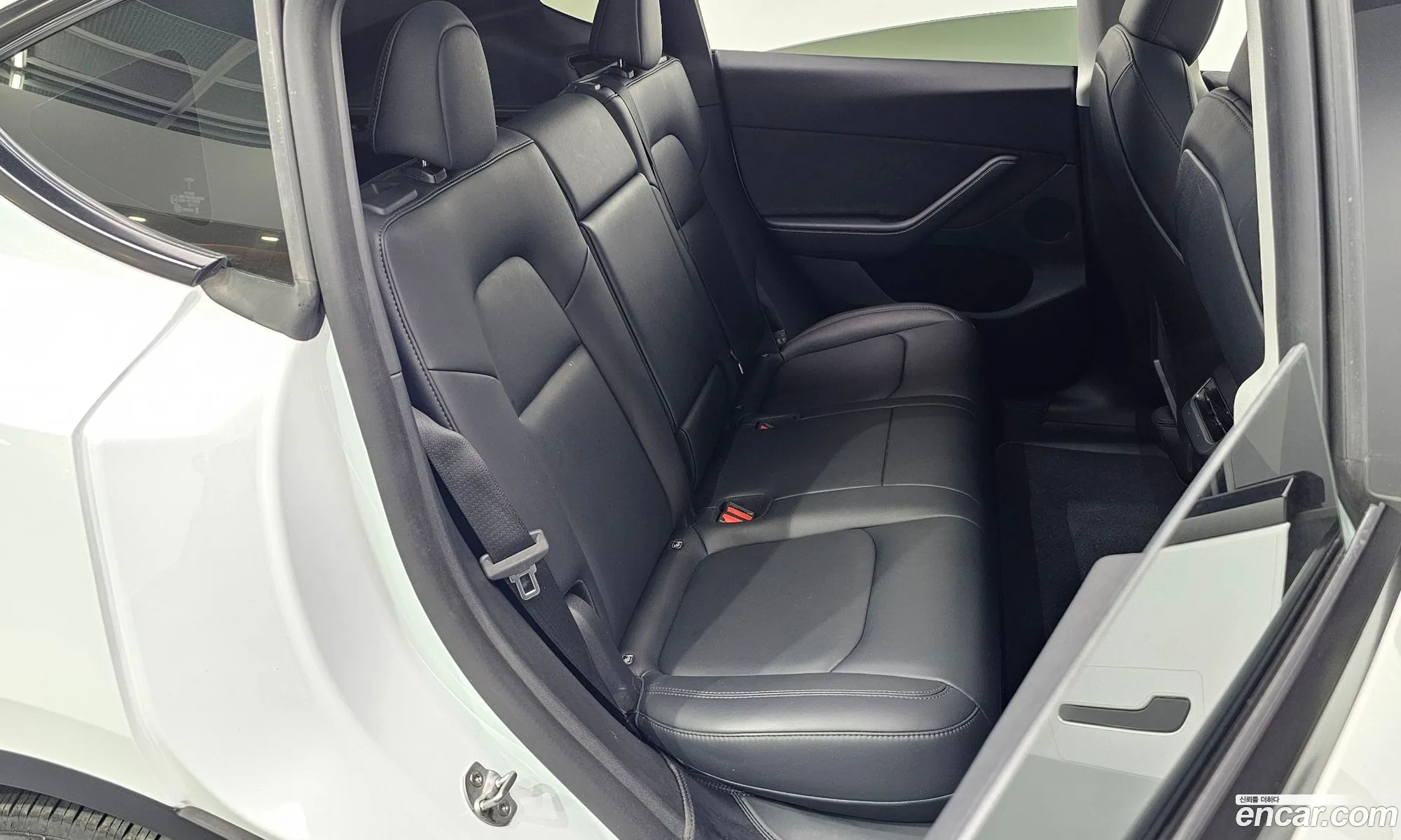 Tesla Model Y 2024 LRWYGCFS3RC415332 — 29