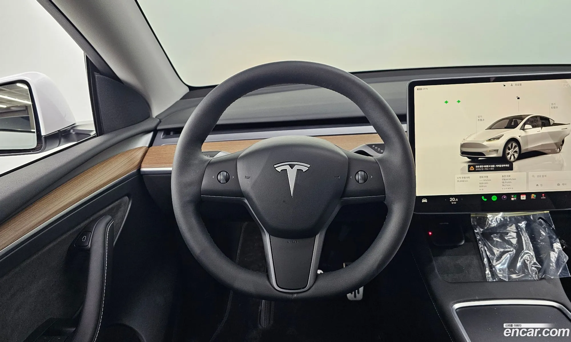 Tesla Model Y 2024 LRWYGCFS3RC415332 — 17