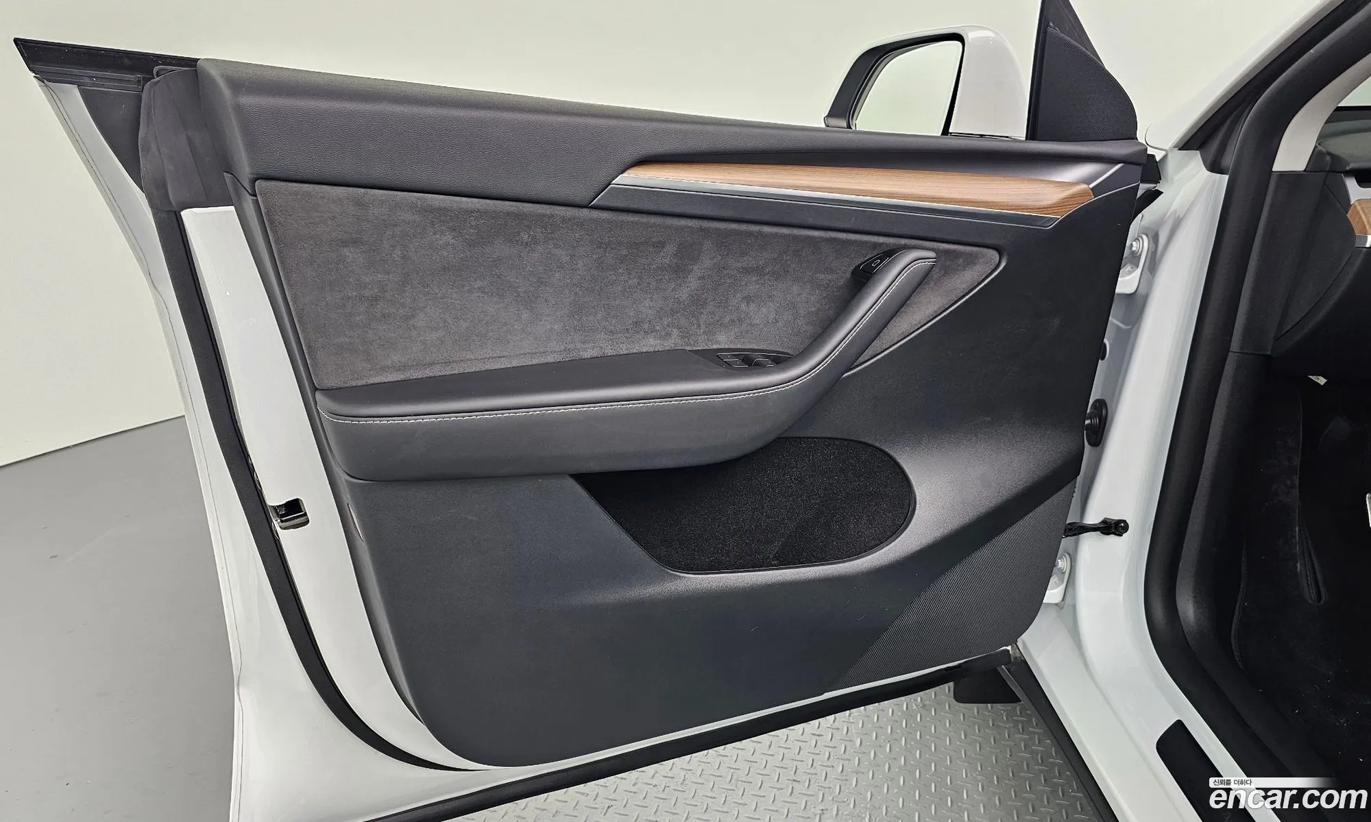 Tesla Model Y 2024 LRWYGCFS3RC415332 — 7