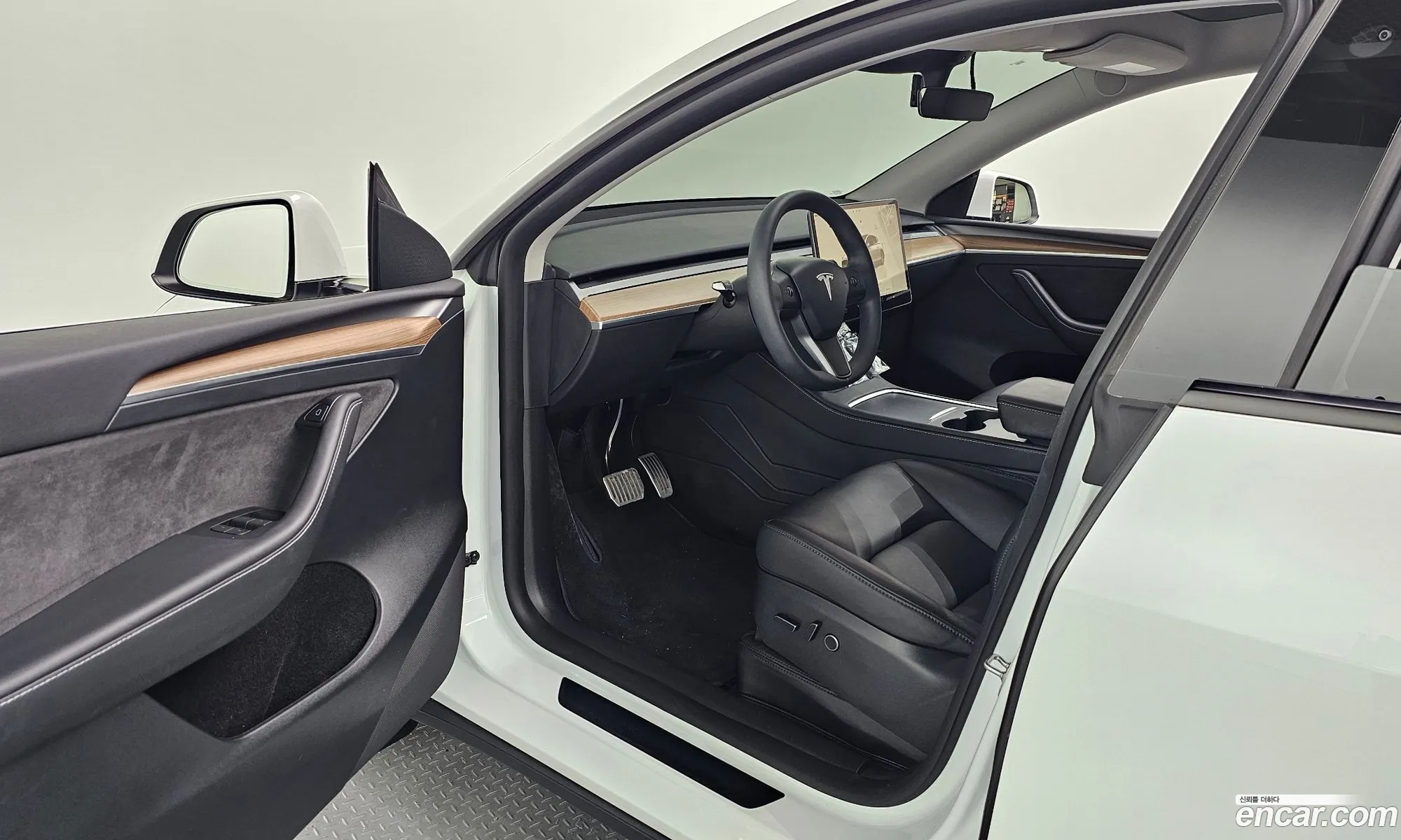 Tesla Model Y 2024 LRWYGCFS3RC415332 — 27