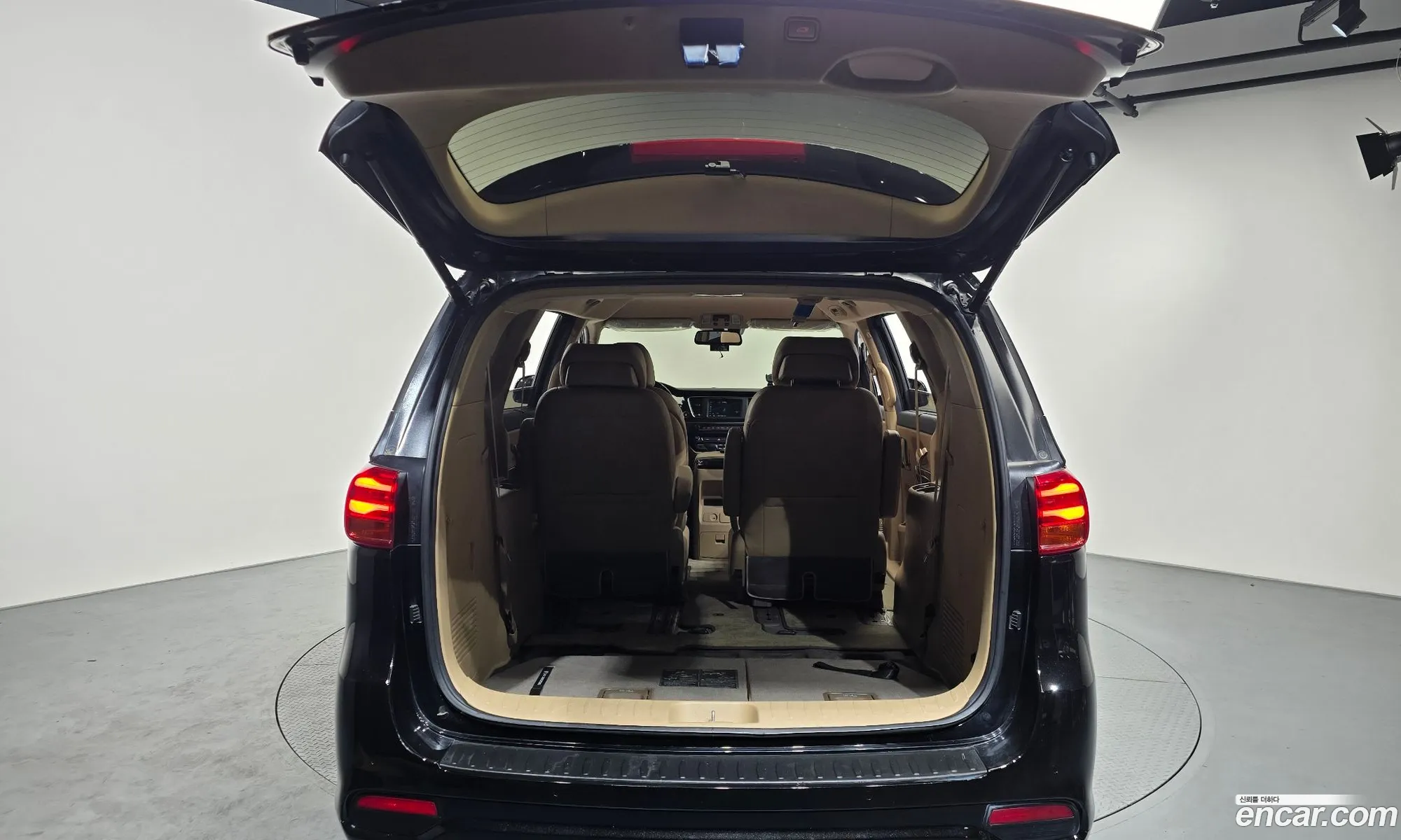 Kia Carnival 2020 — 14