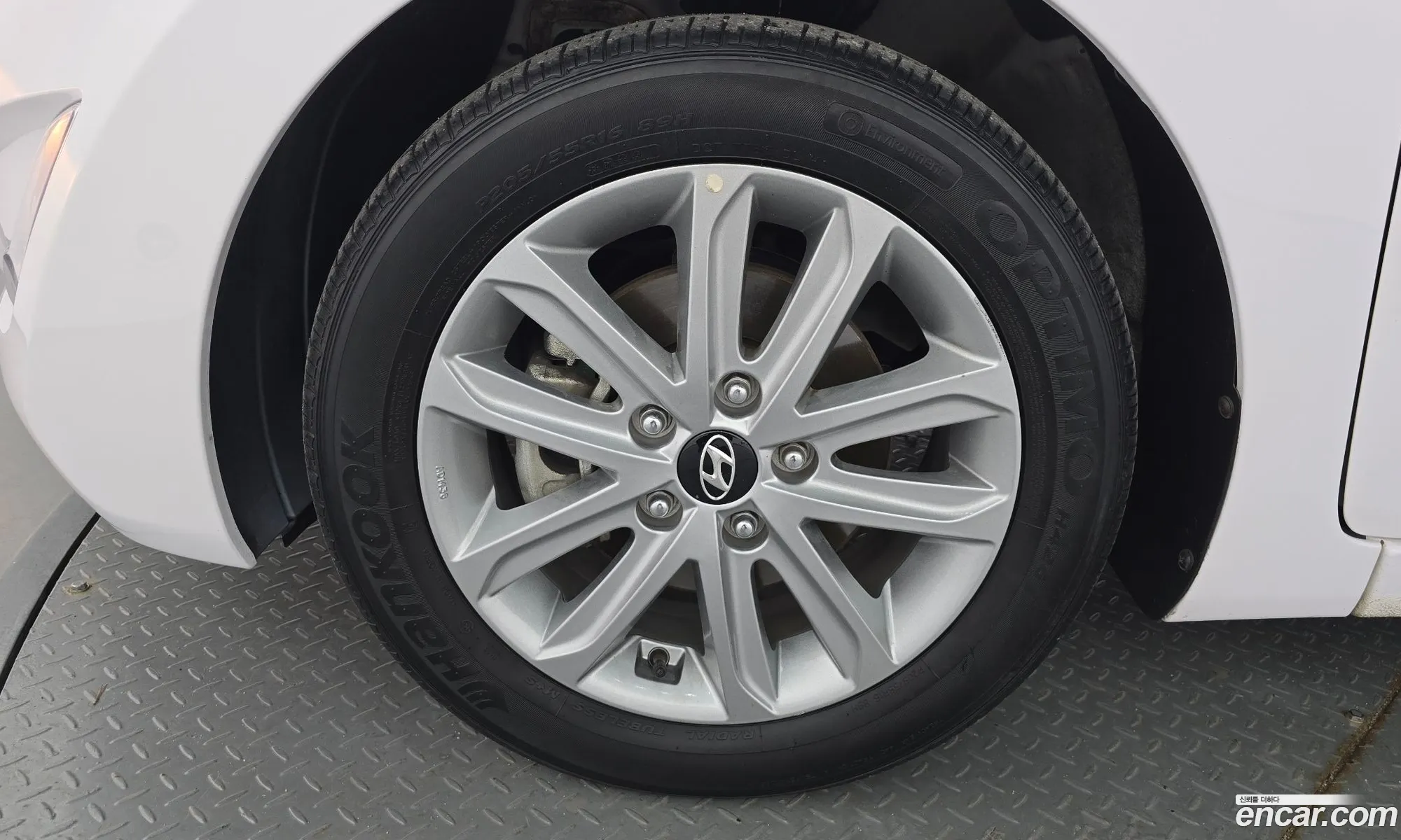 Hyundai Elantra 2014 — 17