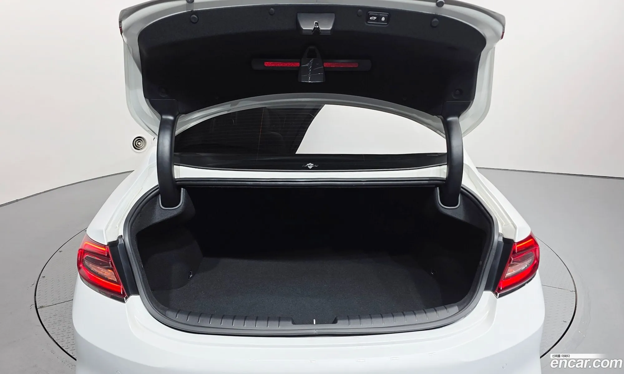 Hyundai Grandeur IG 2019 — 32
