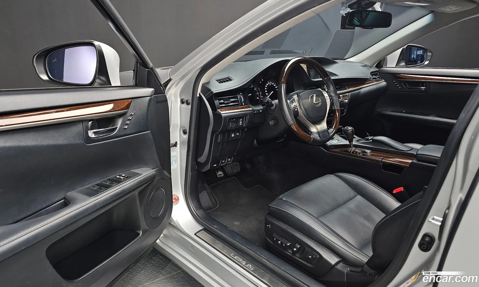 Lexus ES350 2015 — 11