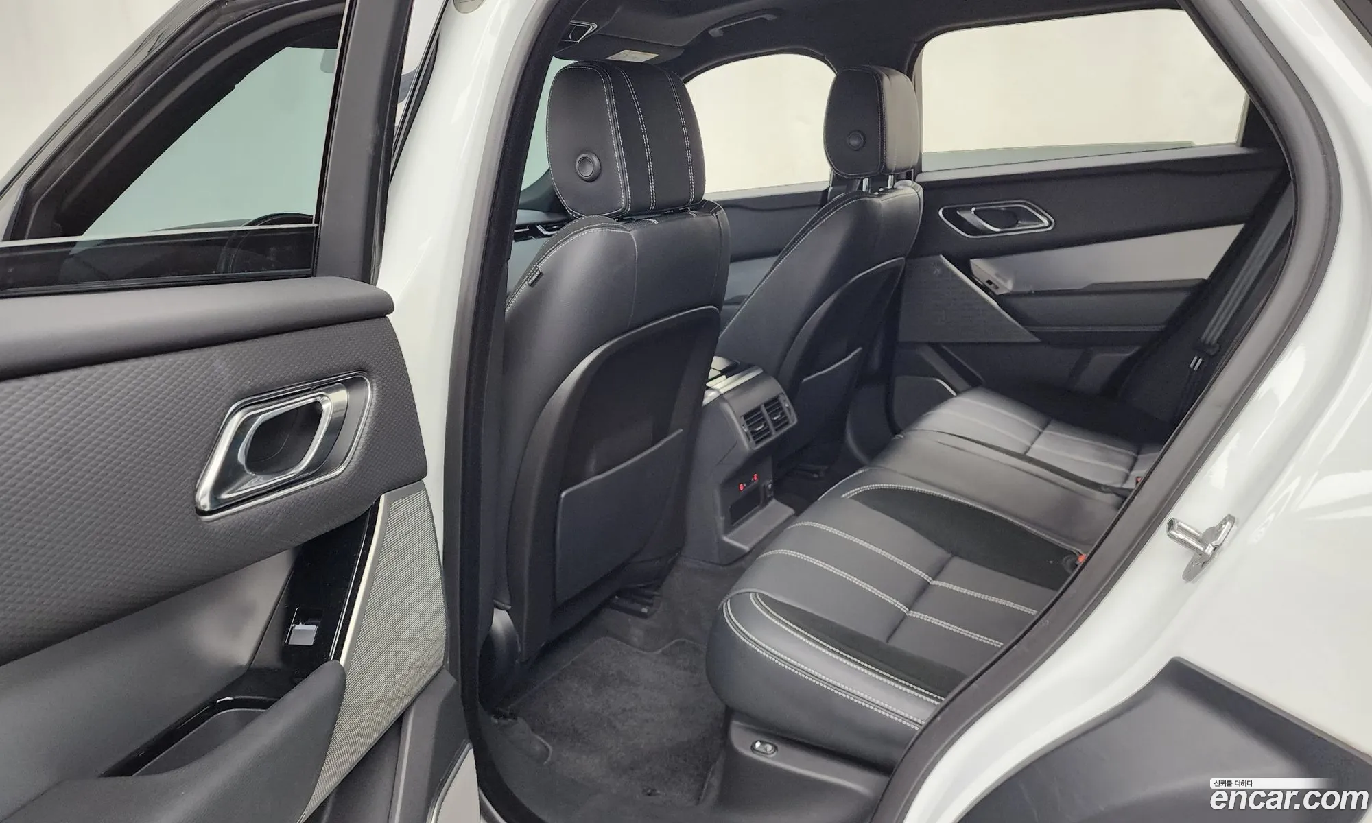 Land Rover Range Rover Velar 2018 — 16