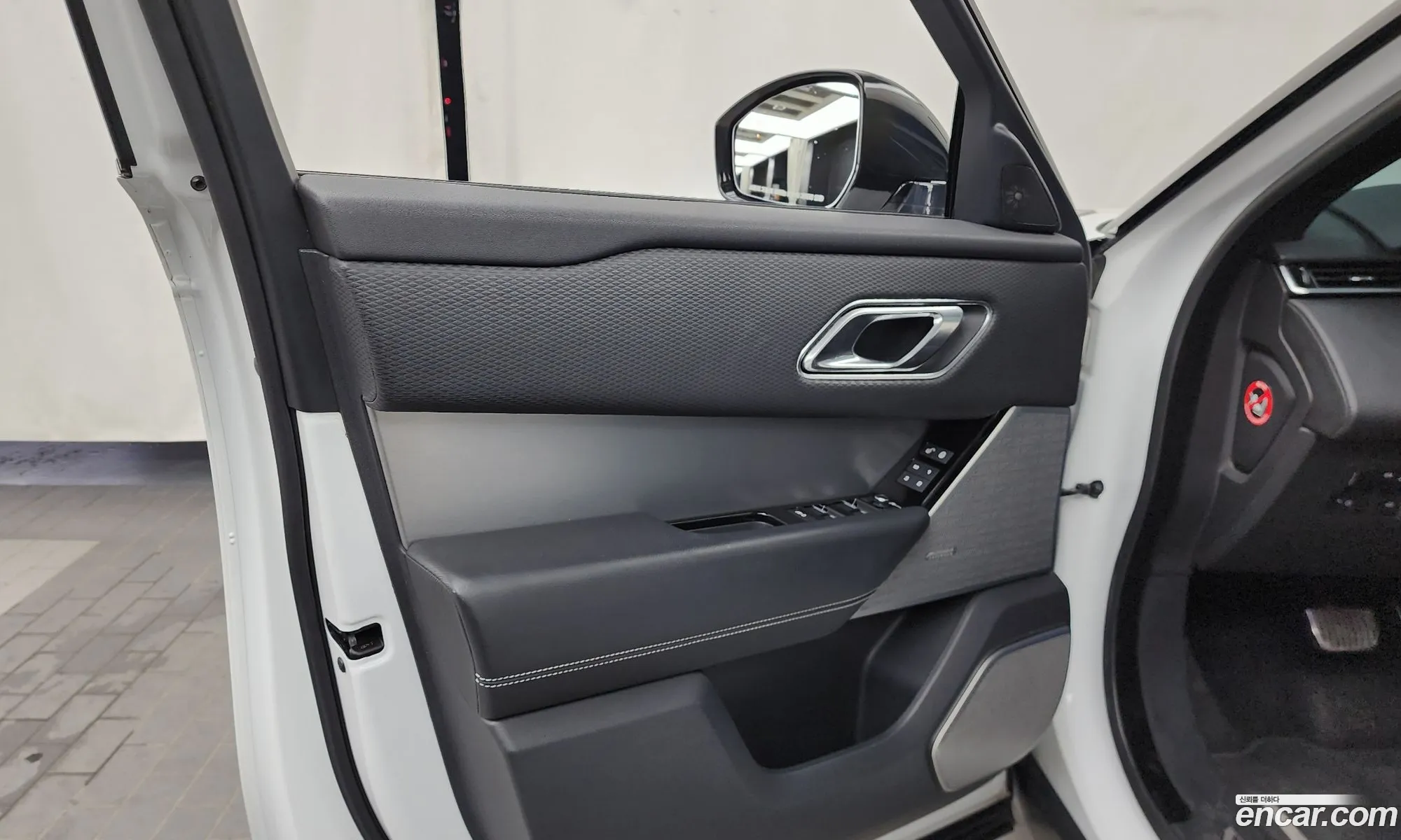 Land Rover Range Rover Velar 2018 — 12