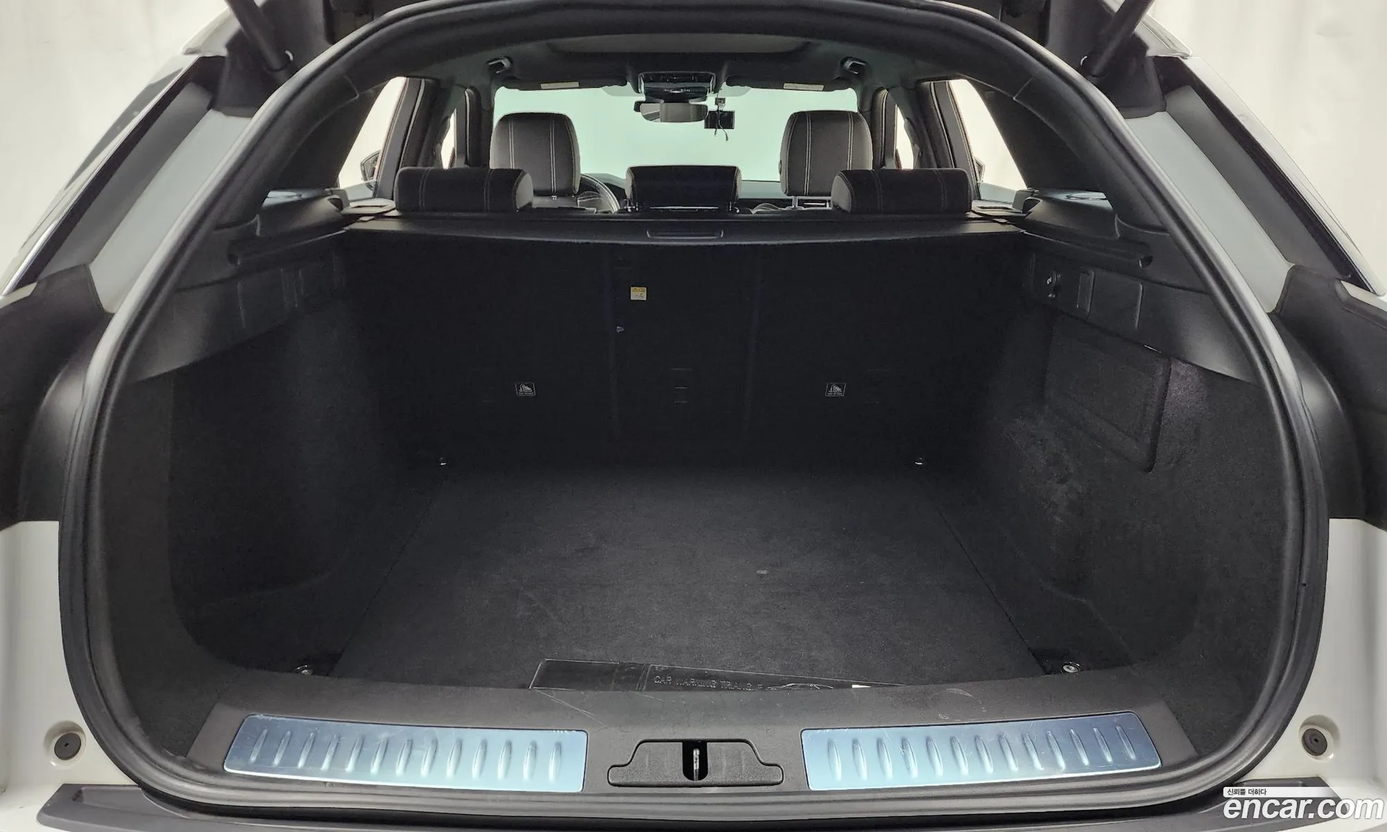 Land Rover Range Rover Velar 2018 — 28