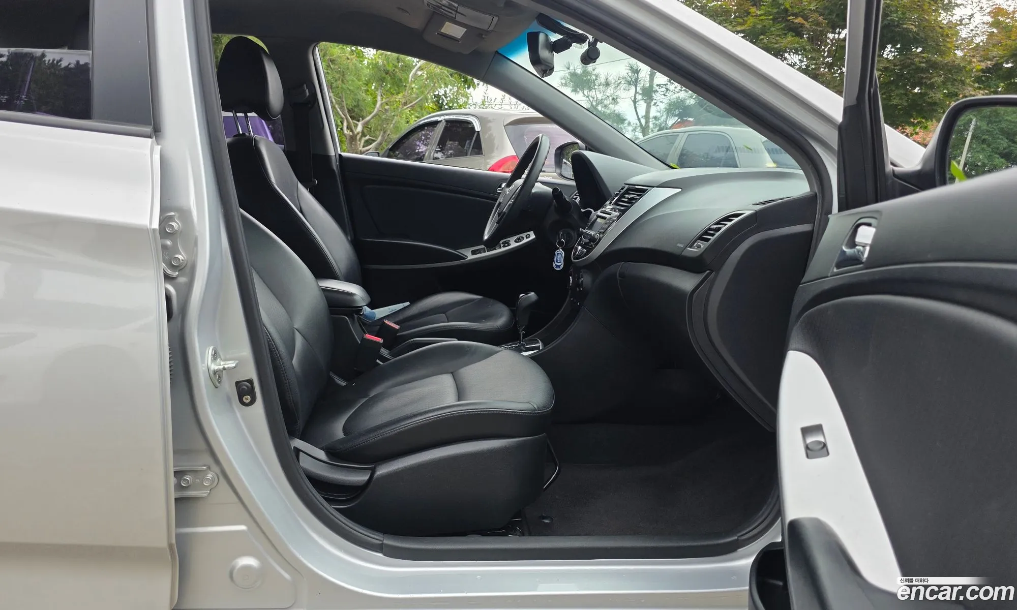 Hyundai Accent 2011 — 14