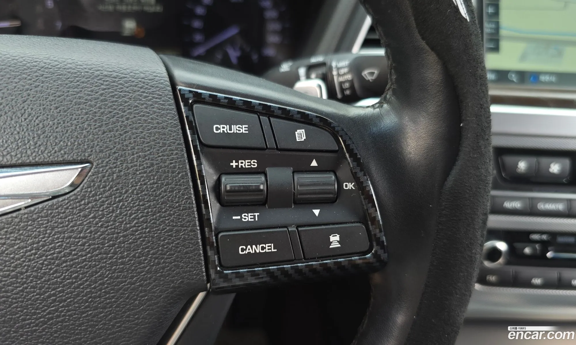 Genesis G80 2018 KMHGN41DDJU272404 — 2