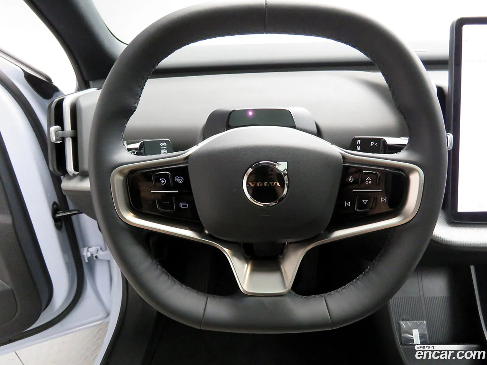 Volvo EX30 2025 — 3