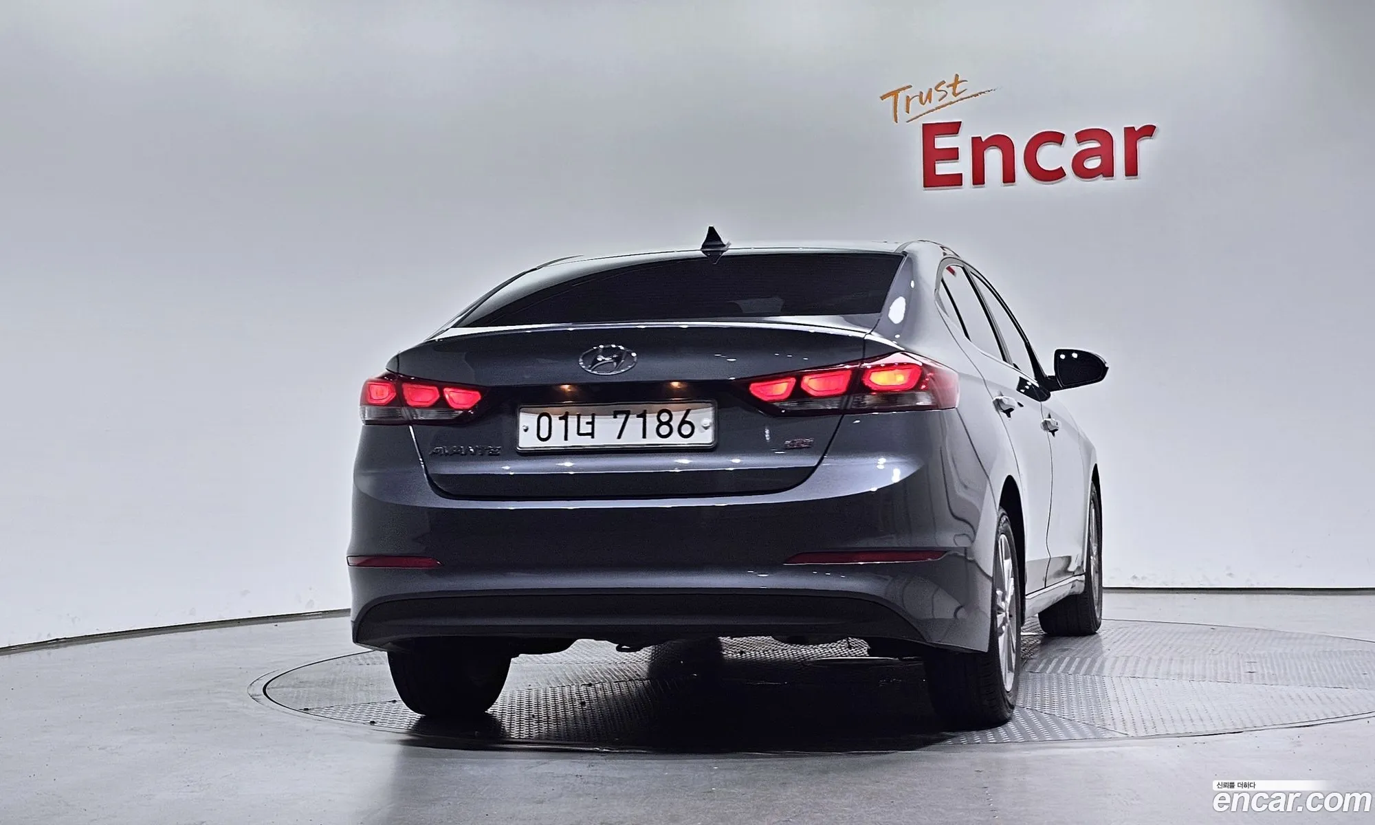 Hyundai Elantra AD 2017 — 10