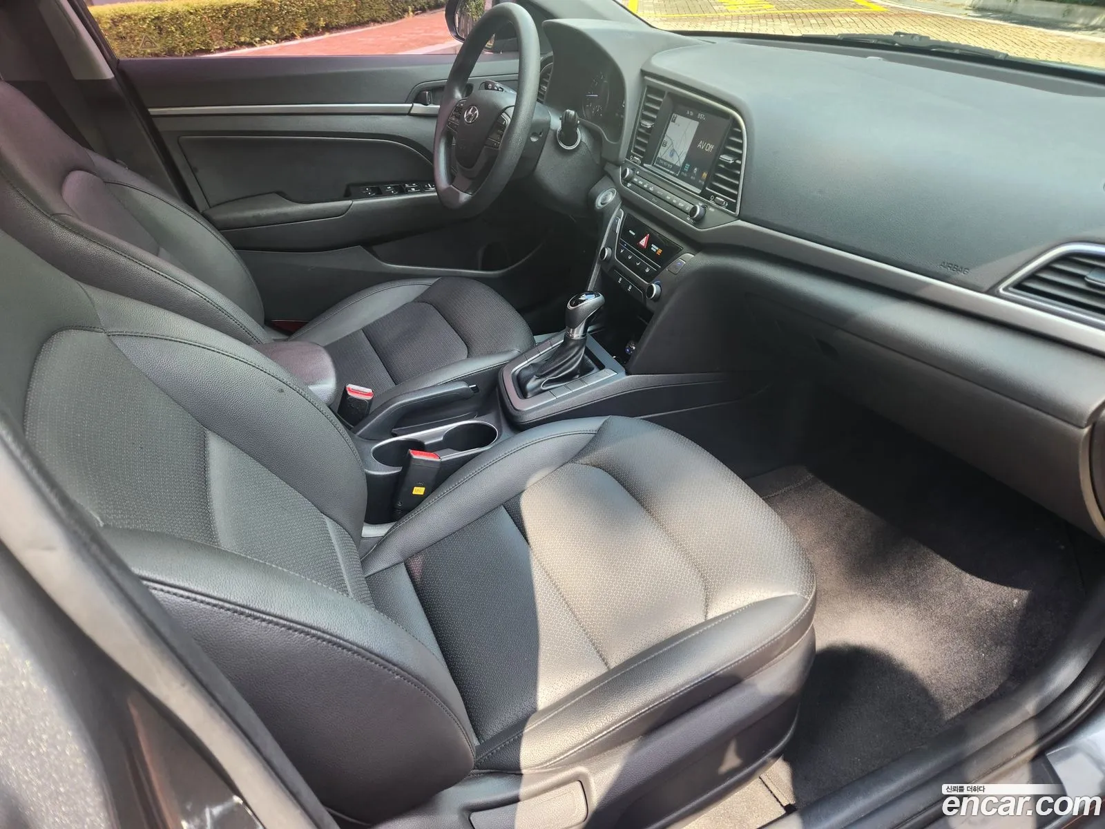 Hyundai Elantra AD 2018 — 5