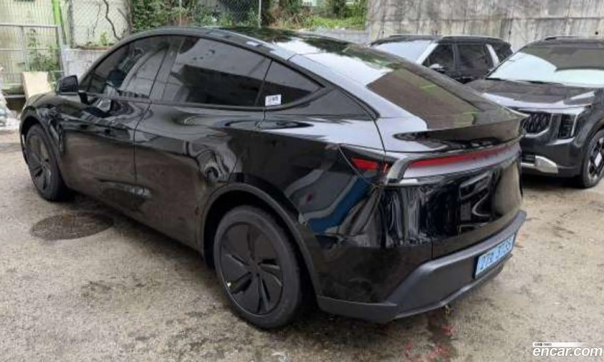 Tesla Model Y 2026 — 4