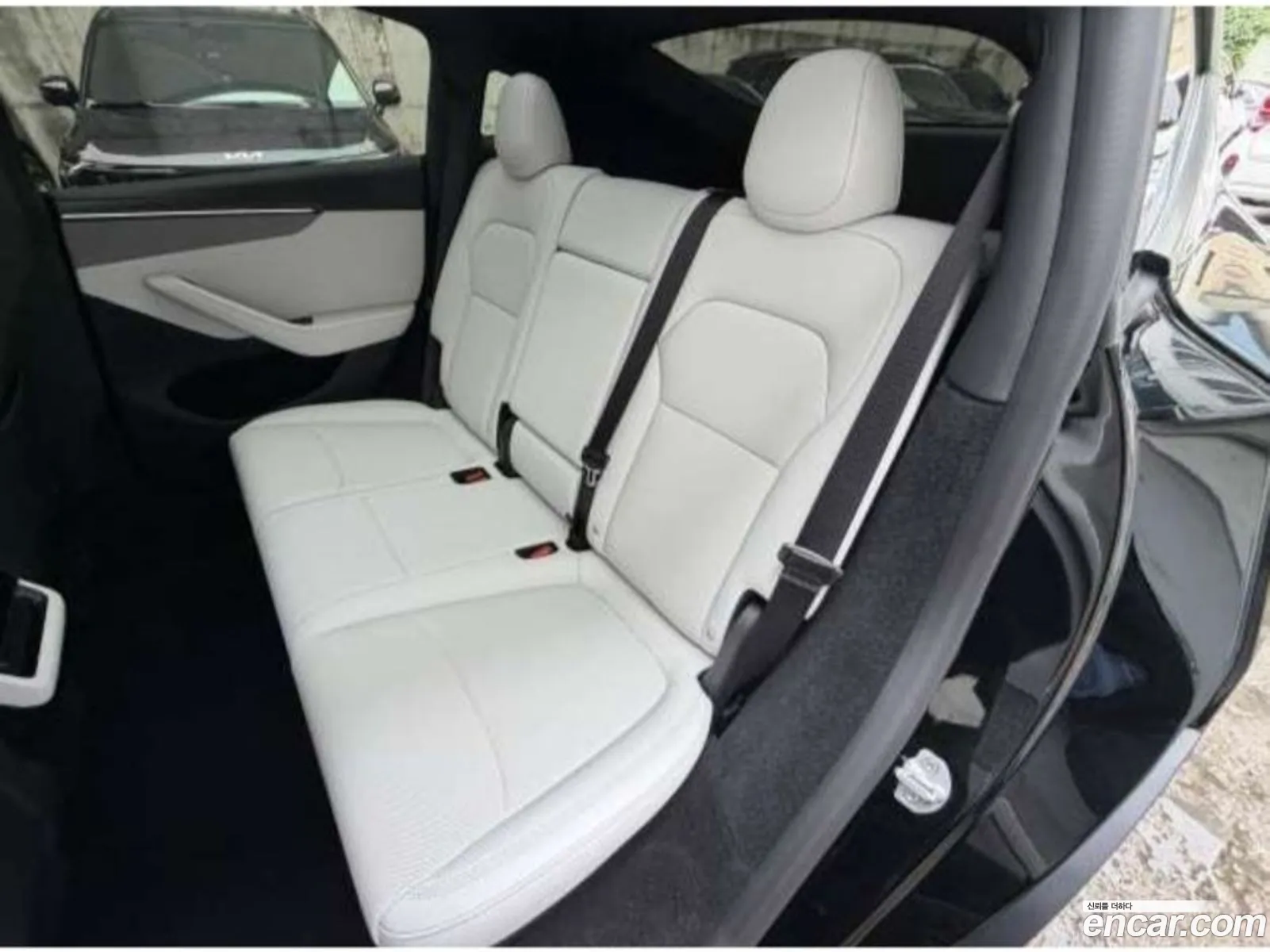 Tesla Model Y 2026 — 5