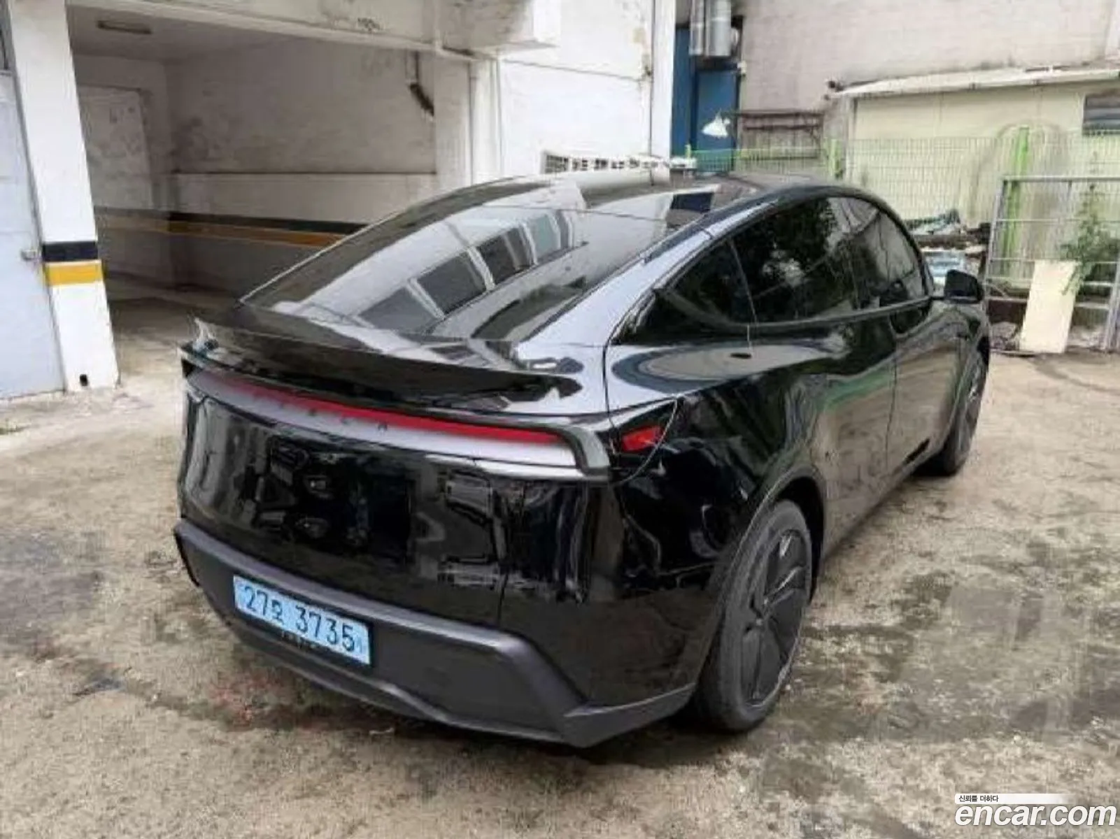 Tesla Model Y 2026 — 7