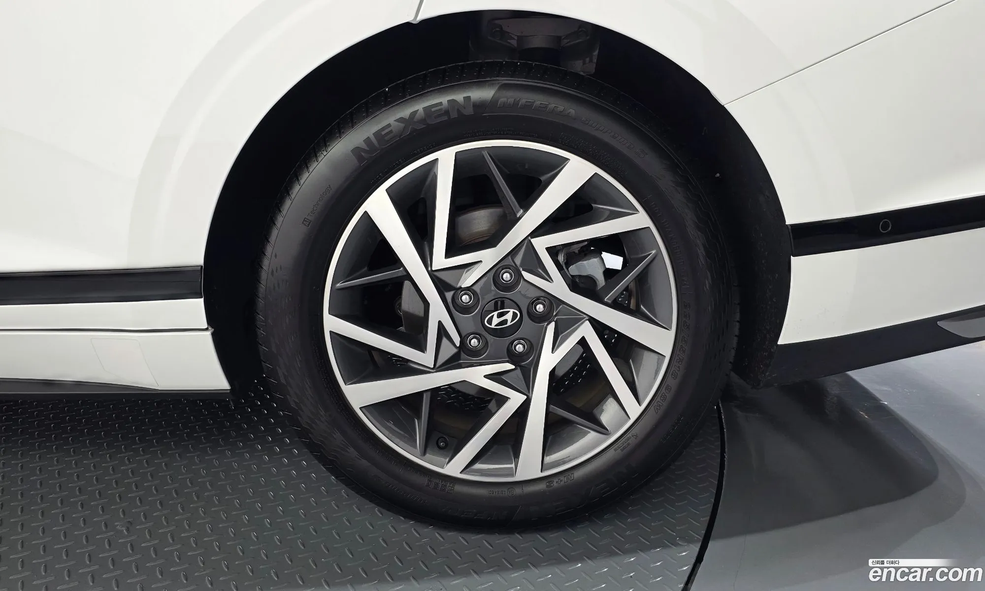 Hyundai Grandeur Hybrid 2024 — 26