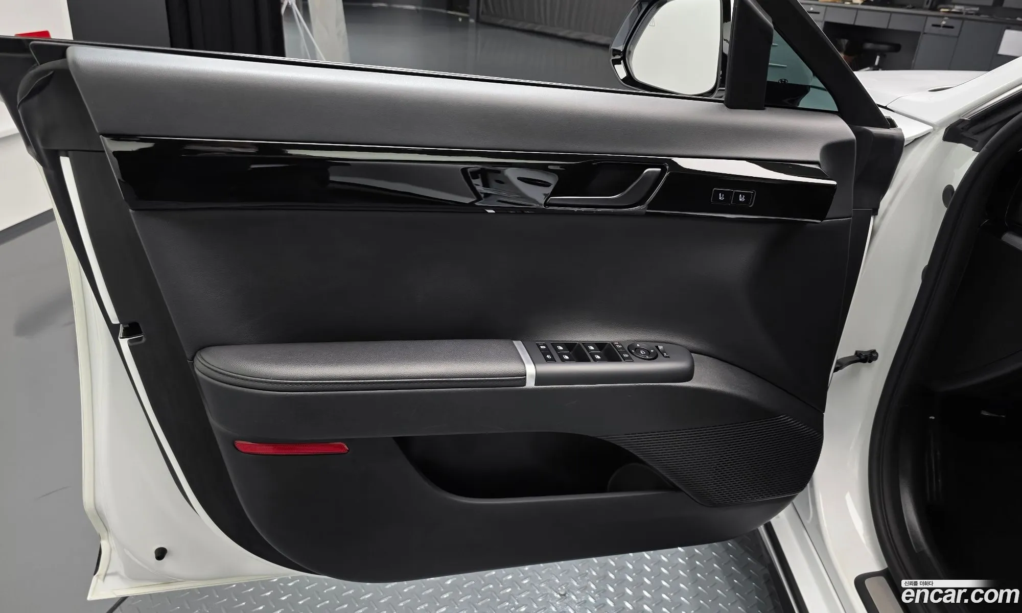 Hyundai Grandeur Hybrid 2024 — 24