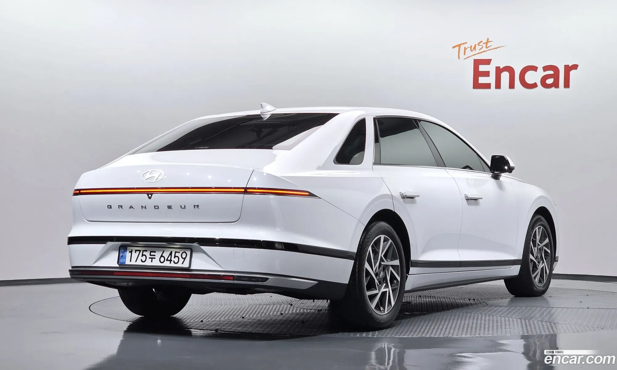 Hyundai Grandeur Hybrid 2024 — 30