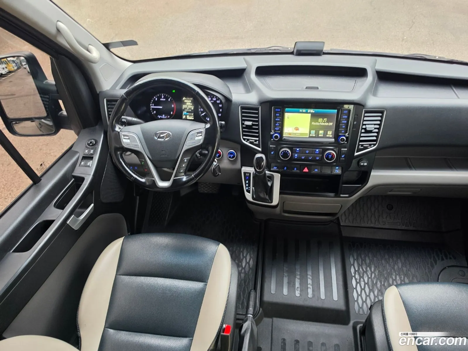 Hyundai Solati 2019 KMJUG17RPLC003046 — 7