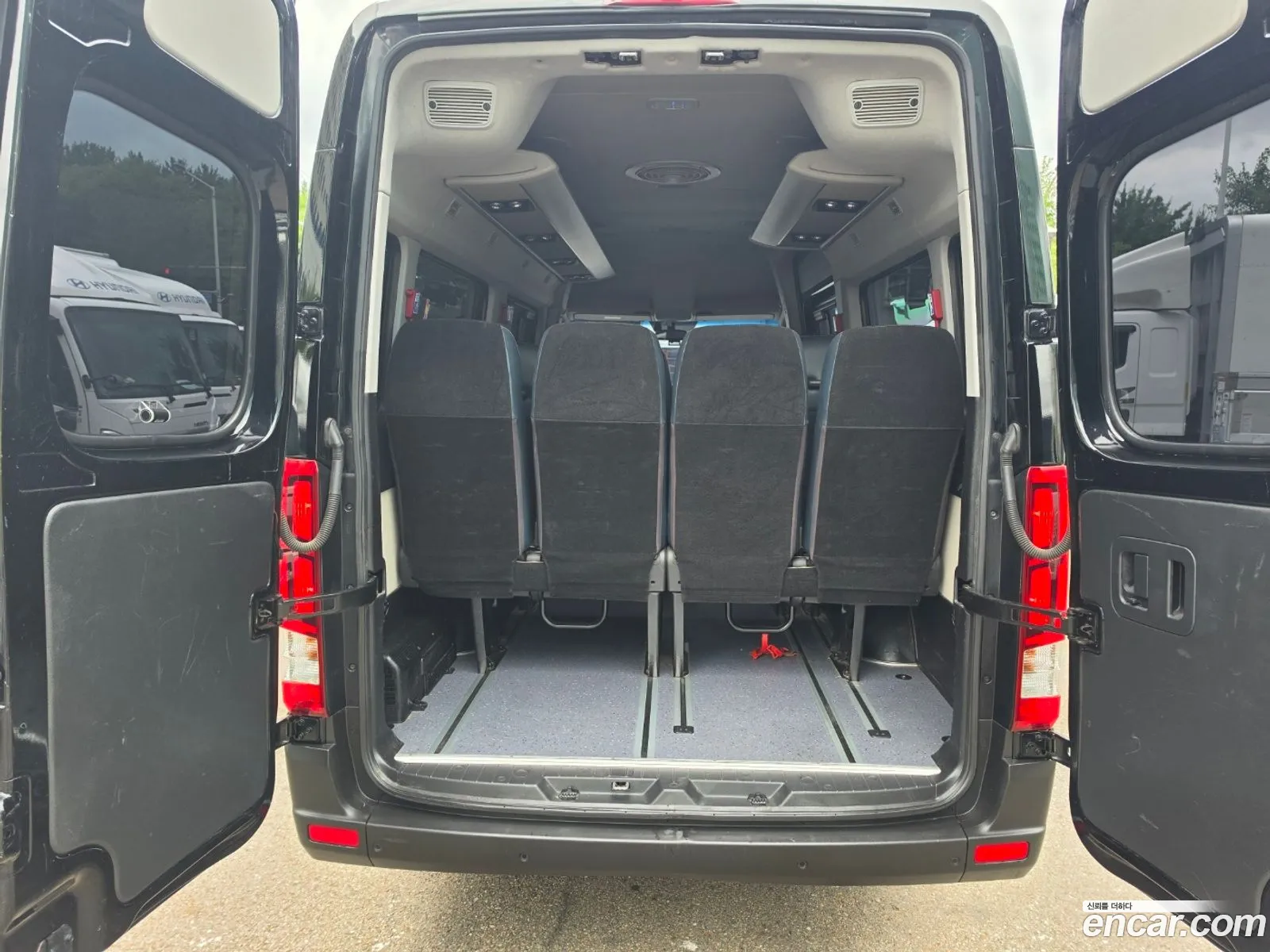 Hyundai Solati 2019 KMJUG17RPLC003046 — 14