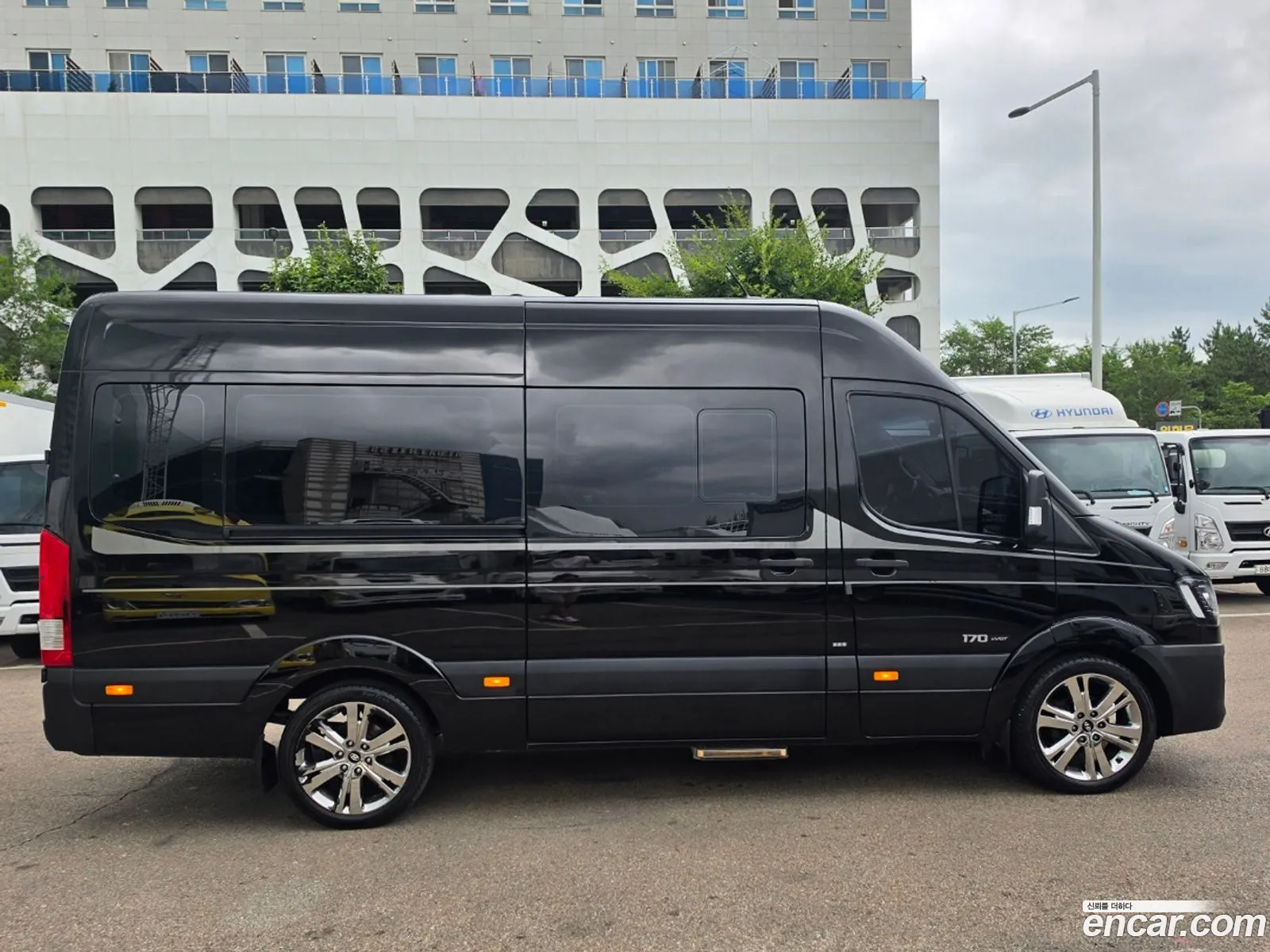 Hyundai Solati 2019 KMJUG17RPLC003046 — 19
