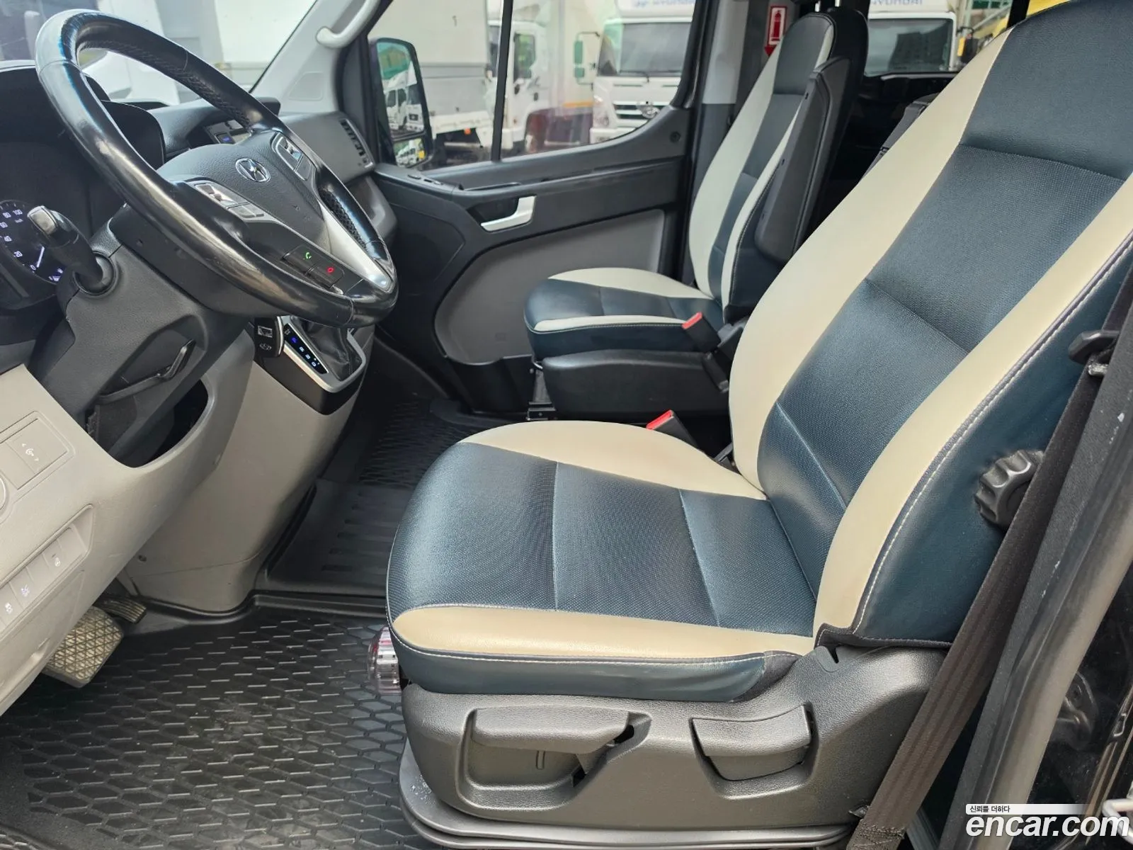 Hyundai Solati 2019 KMJUG17RPLC003046 — 17