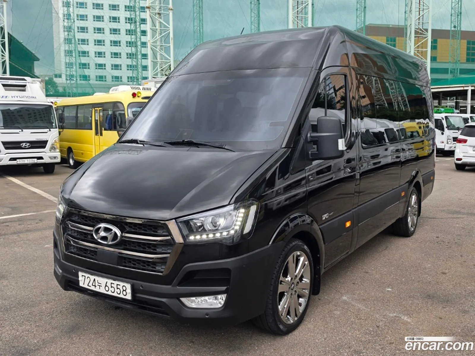 Hyundai Solati 2019 KMJUG17RPLC003046 — 10