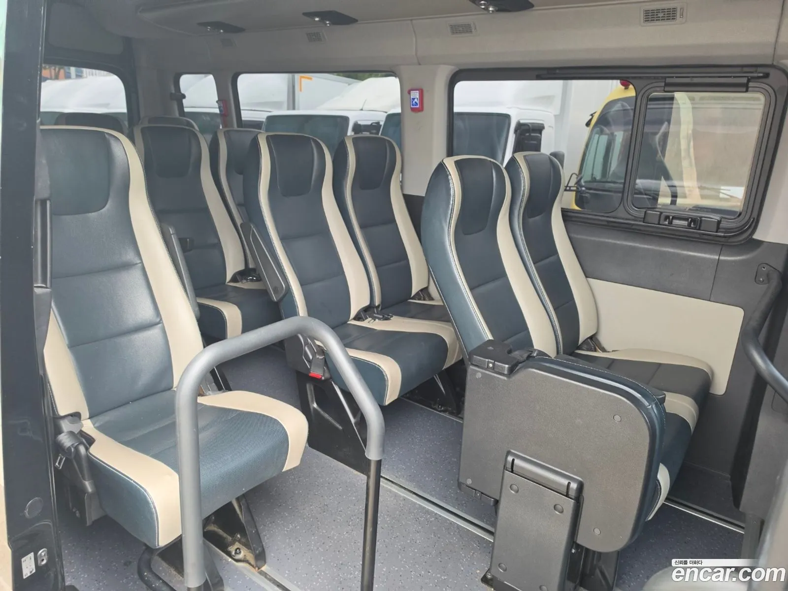 Hyundai Solati 2019 KMJUG17RPLC003046 — 12