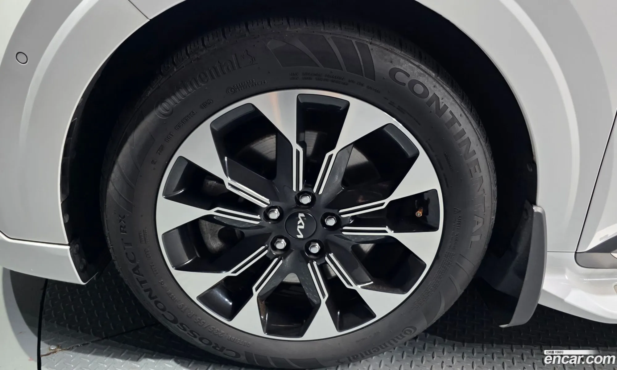 Kia Carnival 2023 KNANE81BBPS360331 — 11